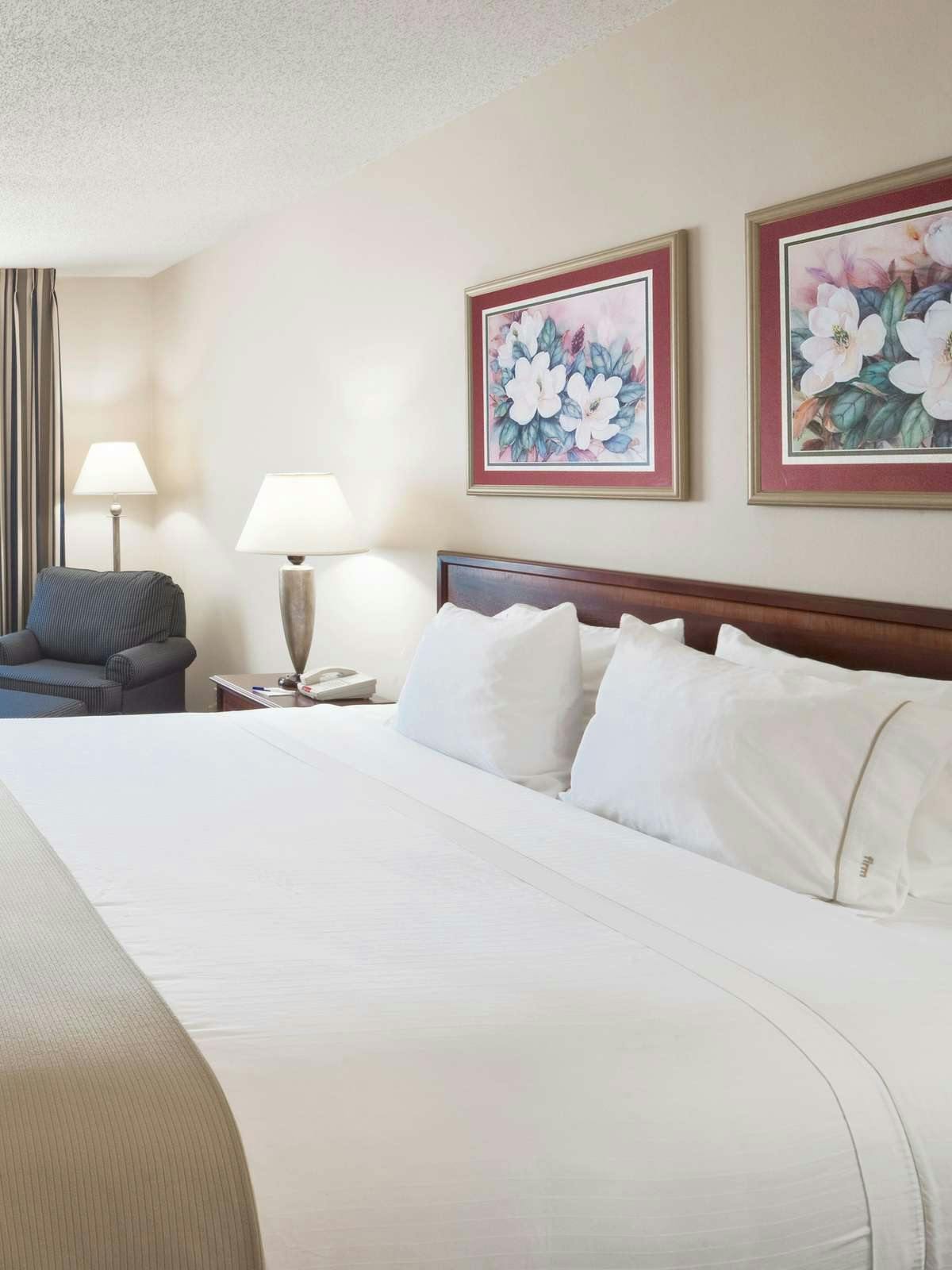 Hotel Holiday Inn Express Hotel & Suites Warsaw photo 1