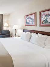 Hotel Holiday Inn Express Hotel & Suites Warsaw photo 1