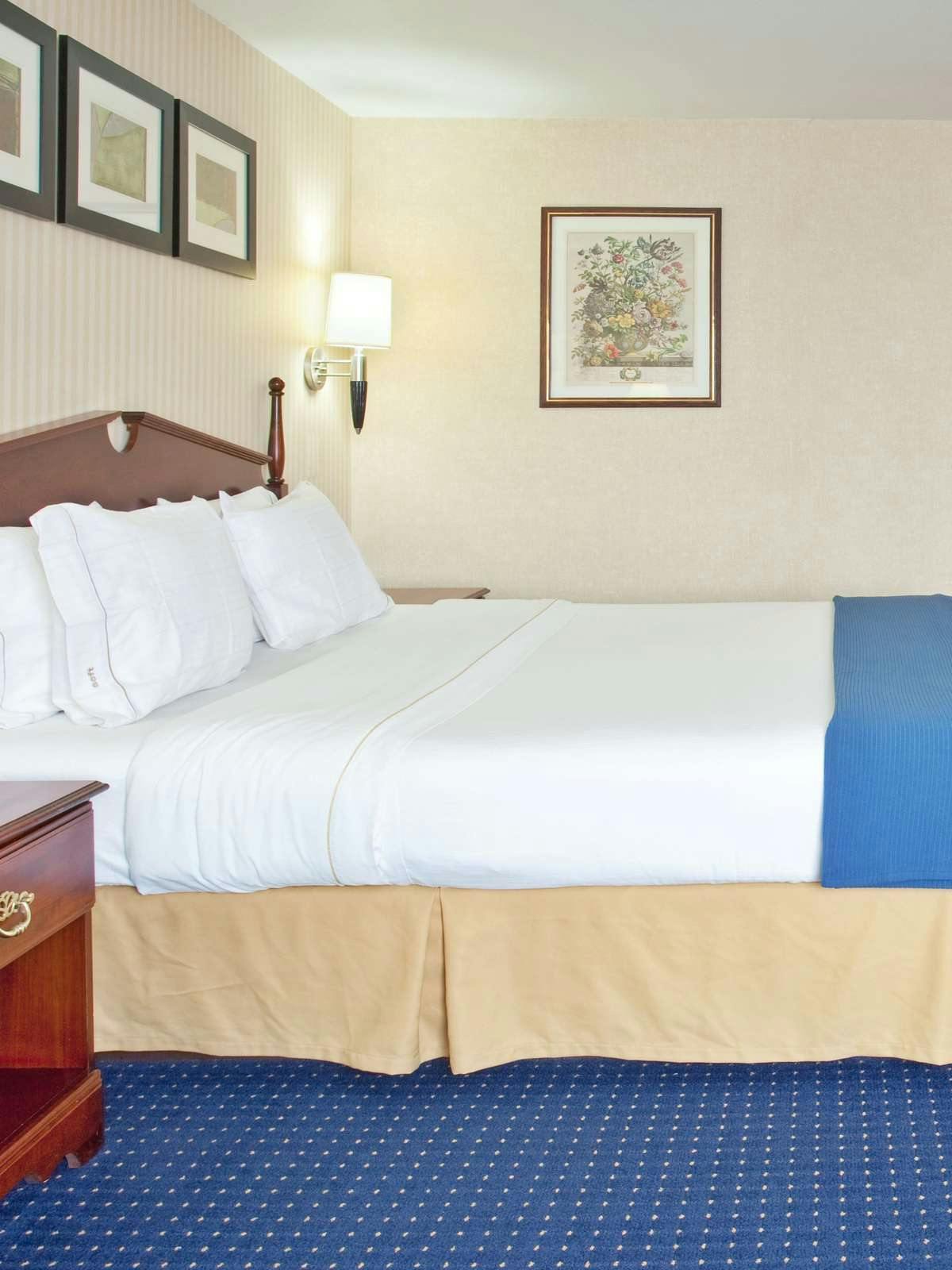 Hotel Holiday Inn Express Hotel & Suites Wabash photo 1