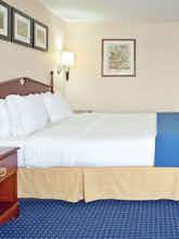 Hotel Holiday Inn Express Hotel & Suites Wabash photo 1