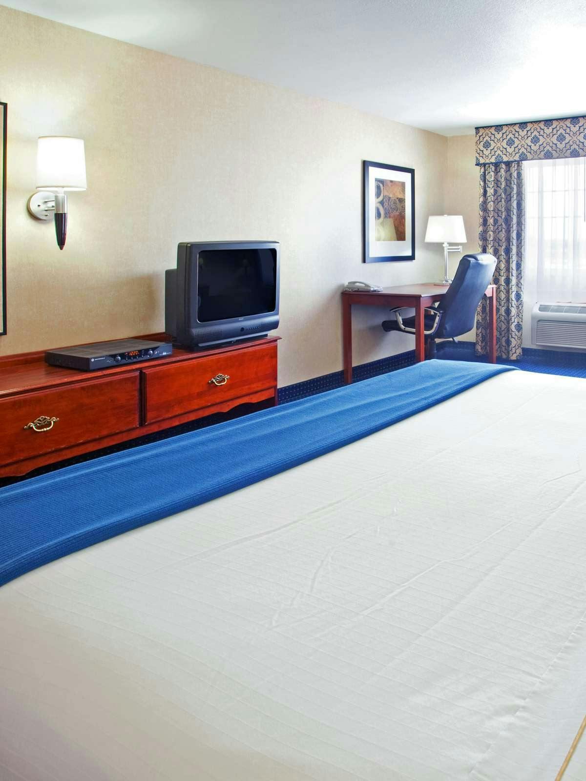 Hotel Holiday Inn Express Hotel & Suites Wabash photo 2