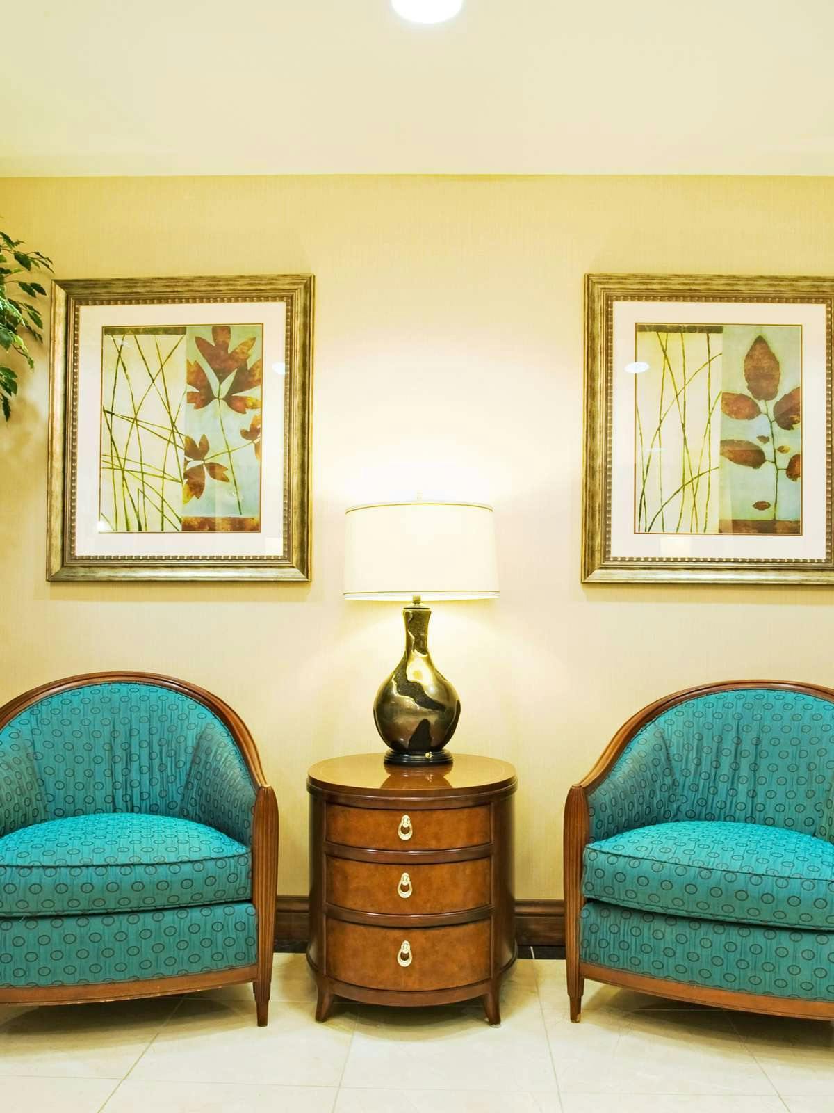 Hotel Holiday Inn Express Hotel & Suites Vernon College photo 4