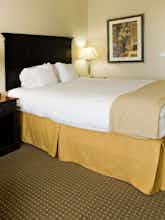 Hotel Holiday Inn Express Hotel & Suites Vernon College photo 1