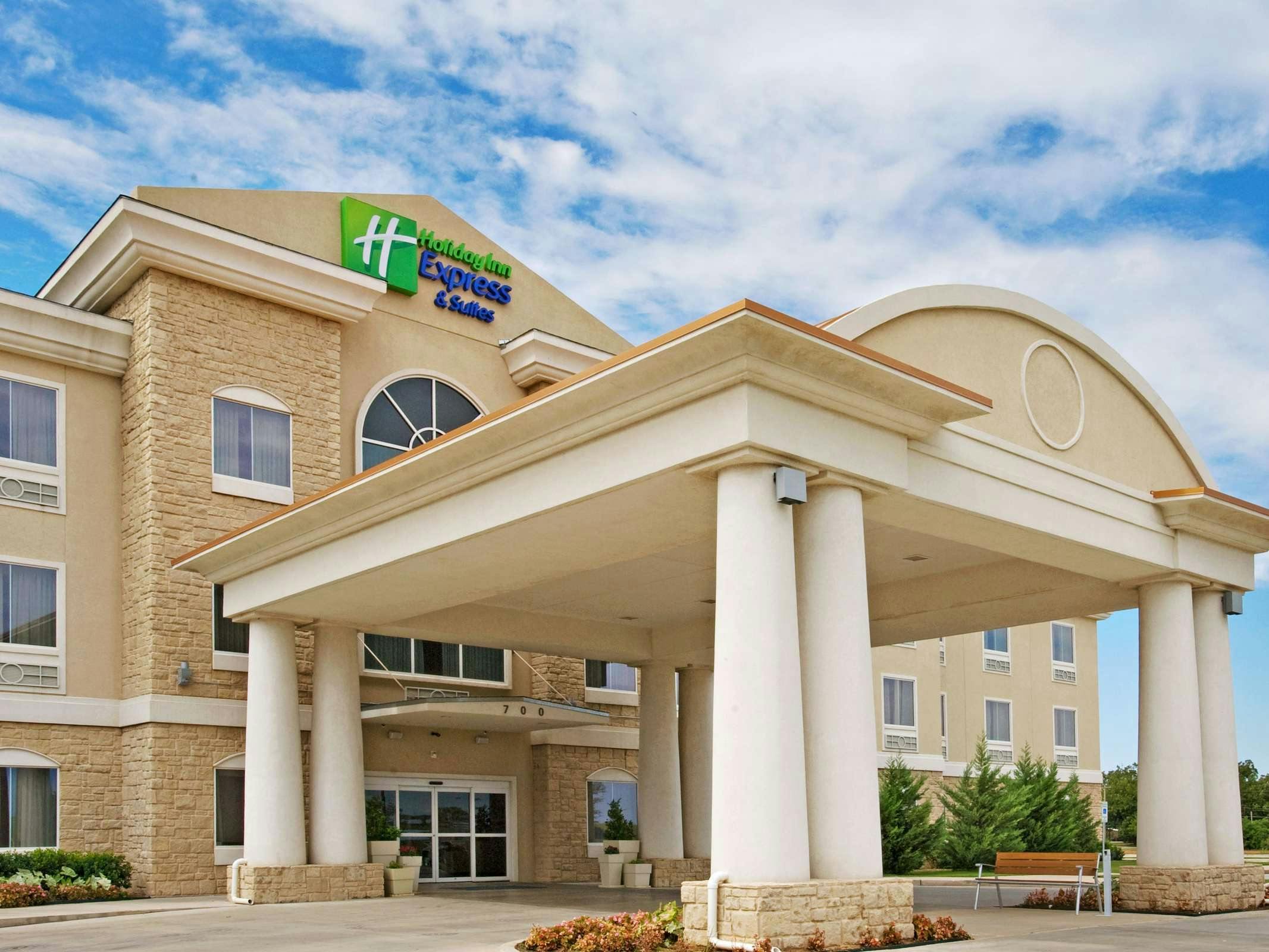 Holiday Inn Express Hotel & Suites Vernon College