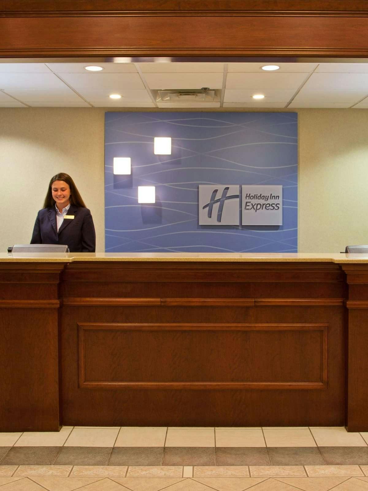 Hotel Holiday Inn Express Hotel & Suites Wadsworth photo 2