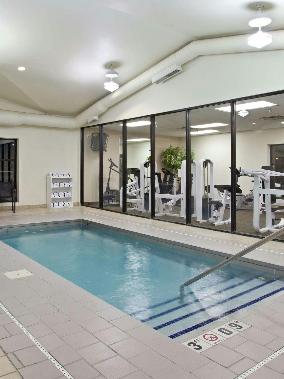 Hotel Holiday Inn Express Hotel & Suites Wadsworth photo 4