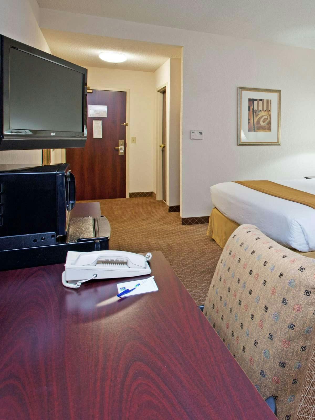 Hotel Holiday Inn Express Hotel & Suites Webster photo 3