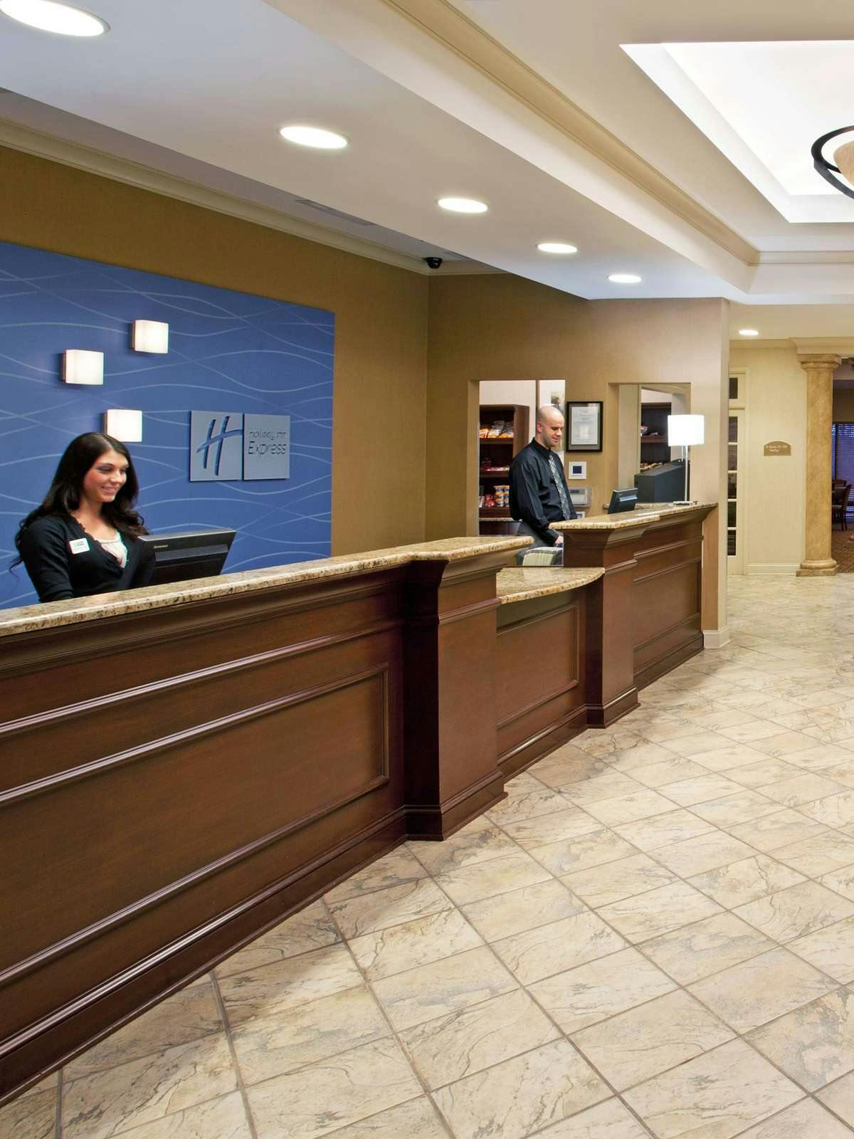 Hotel Holiday Inn Express Hotel & Suites Webster photo 5