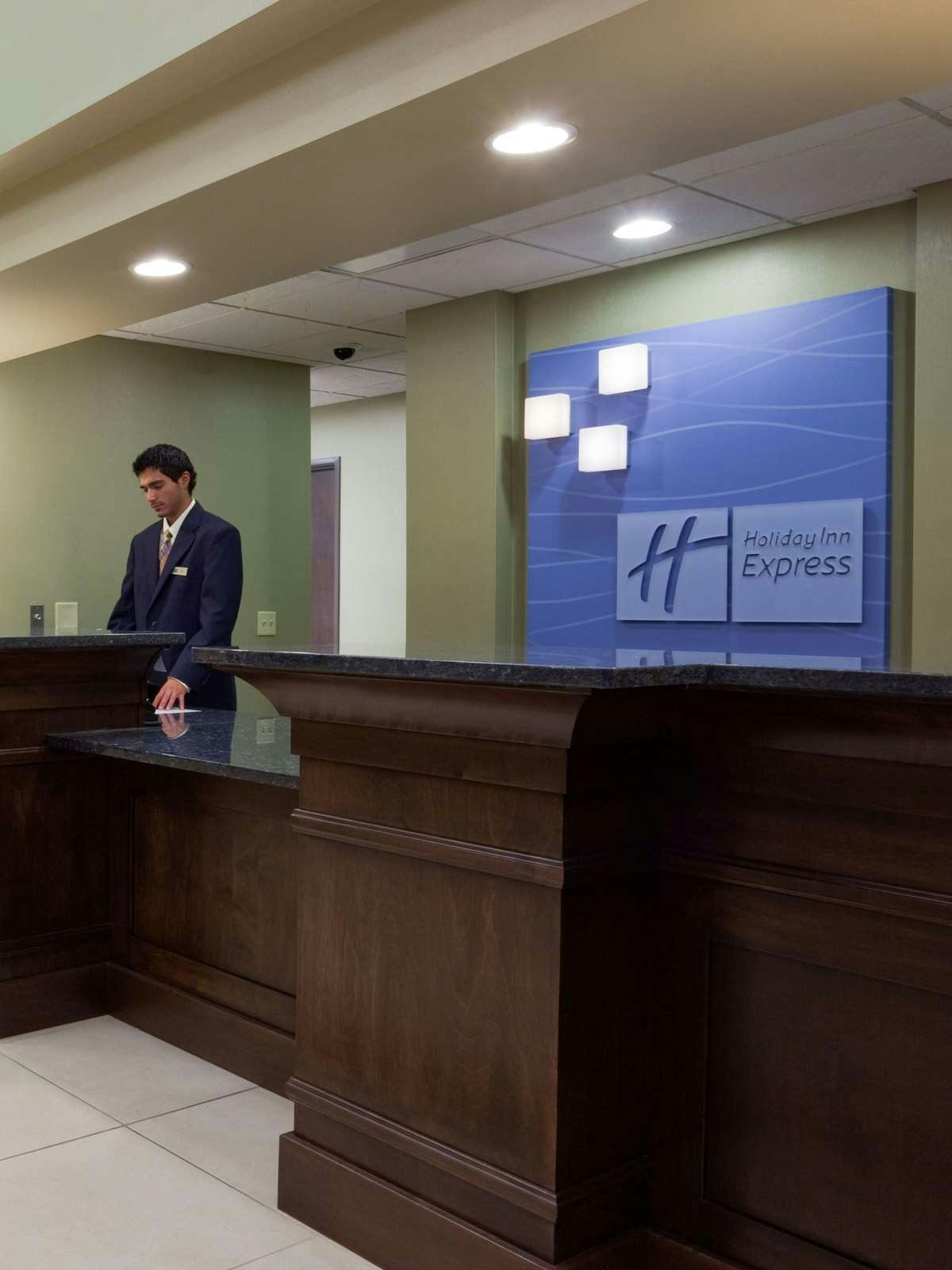 Hotel Holiday Inn Express Hotel & Suites Verona - Madison photo 4