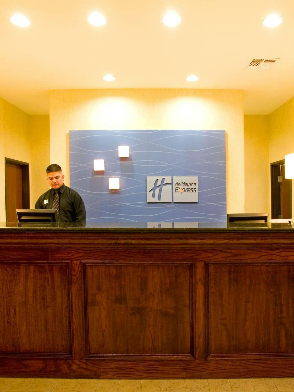 Hotel Holiday Inn Express Hotel & Suites Weslaco photo 5