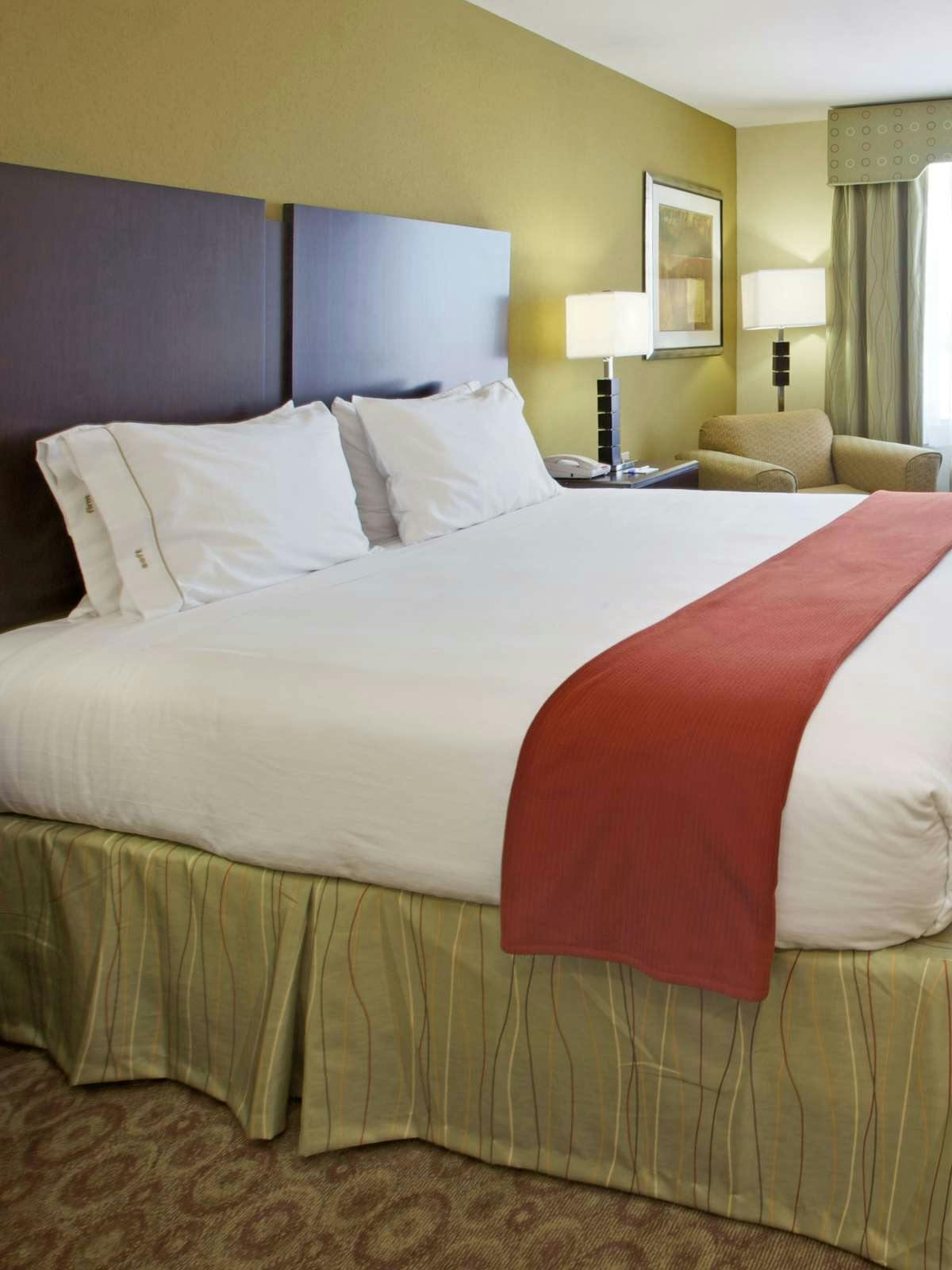 Hotel Holiday Inn Express Hotel & Suites Waller photo 1