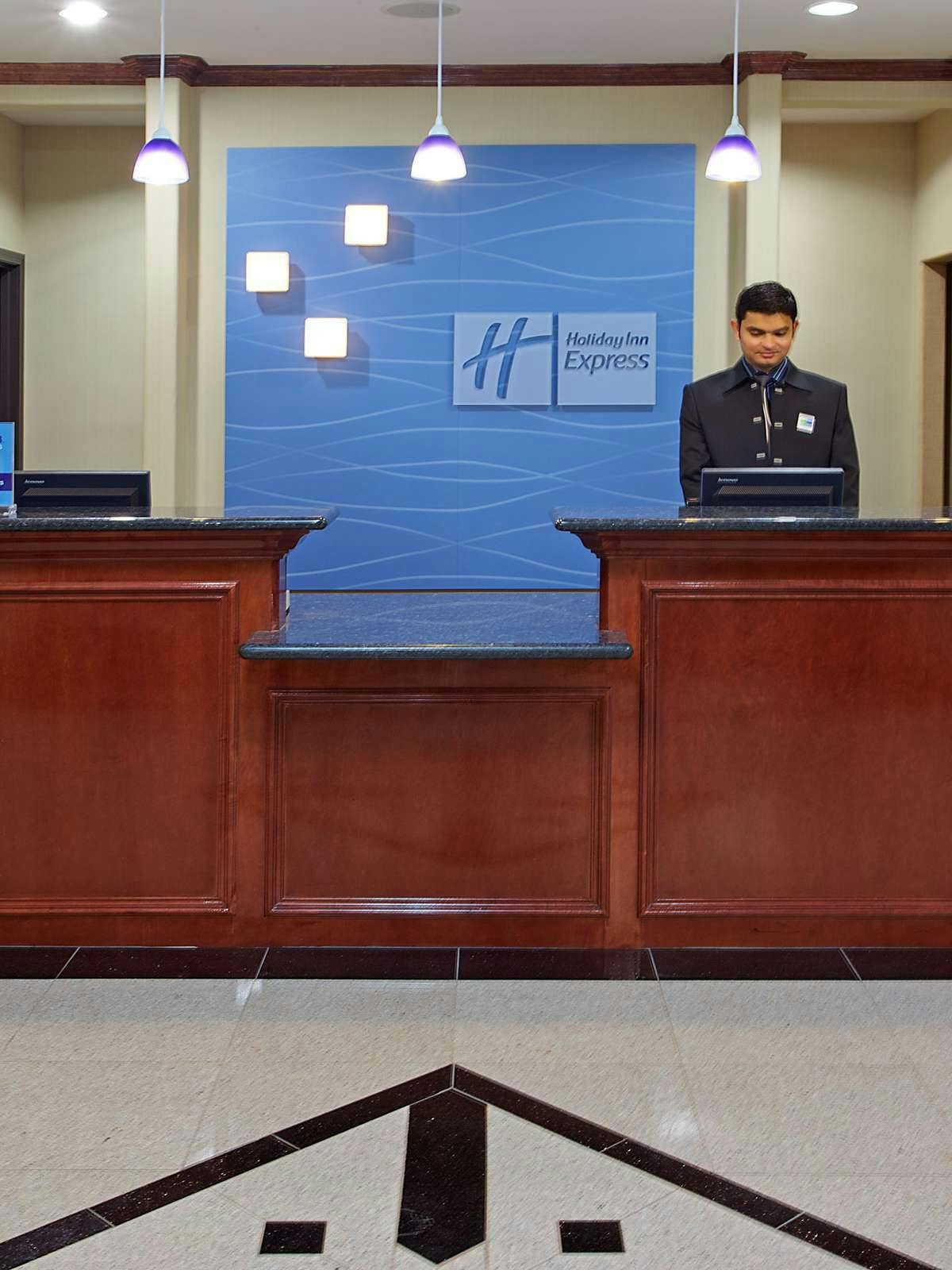 Hotel Holiday Inn Express Hotel & Suites Waller photo 3