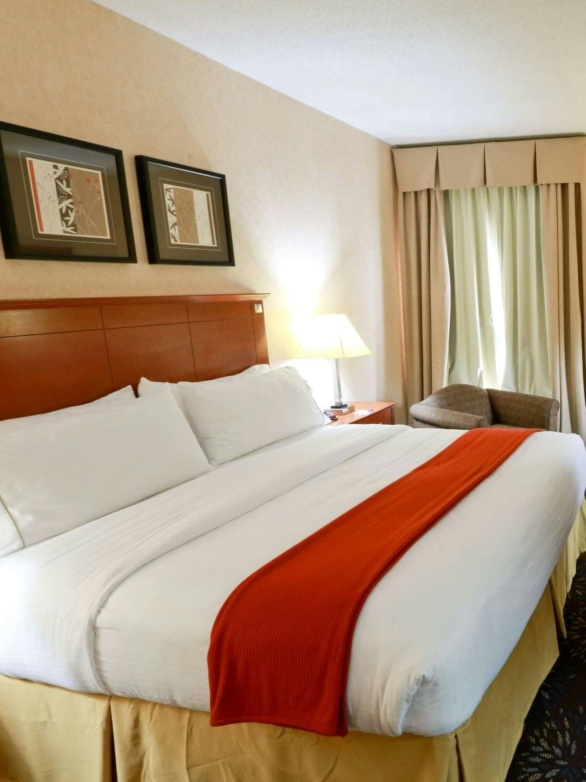 Hotel Holiday Inn Express Hotel & Suites West Chester photo 1