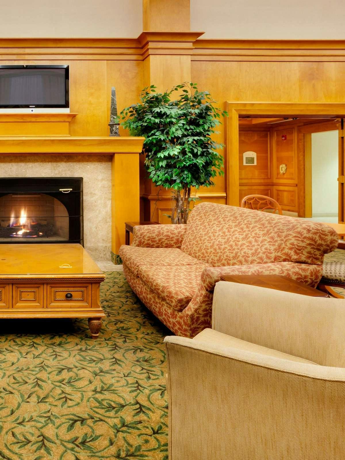 Hotel Holiday Inn Express Hotel & Suites Warwick Airport photo 2