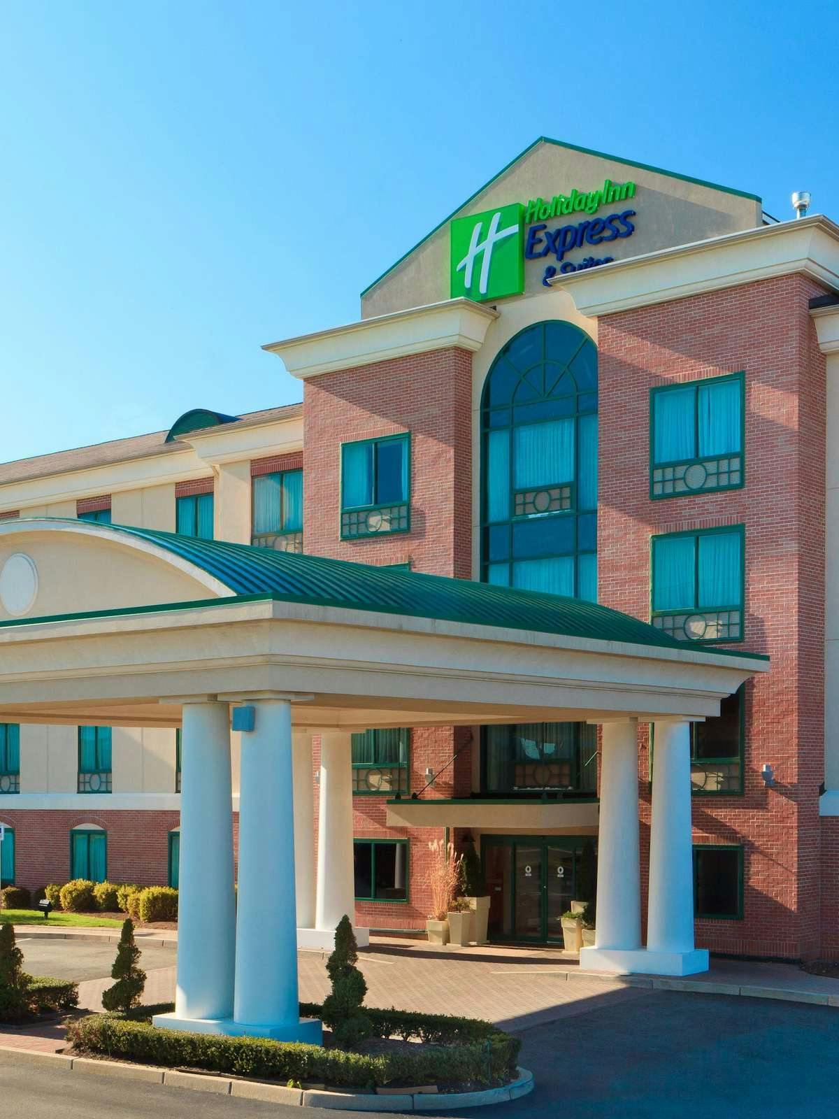 Hotel Holiday Inn Express Hotel & Suites Warwick Airport photo 5