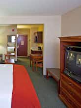 Hotel Holiday Inn Express Hotel & Suites Waterford photo 2