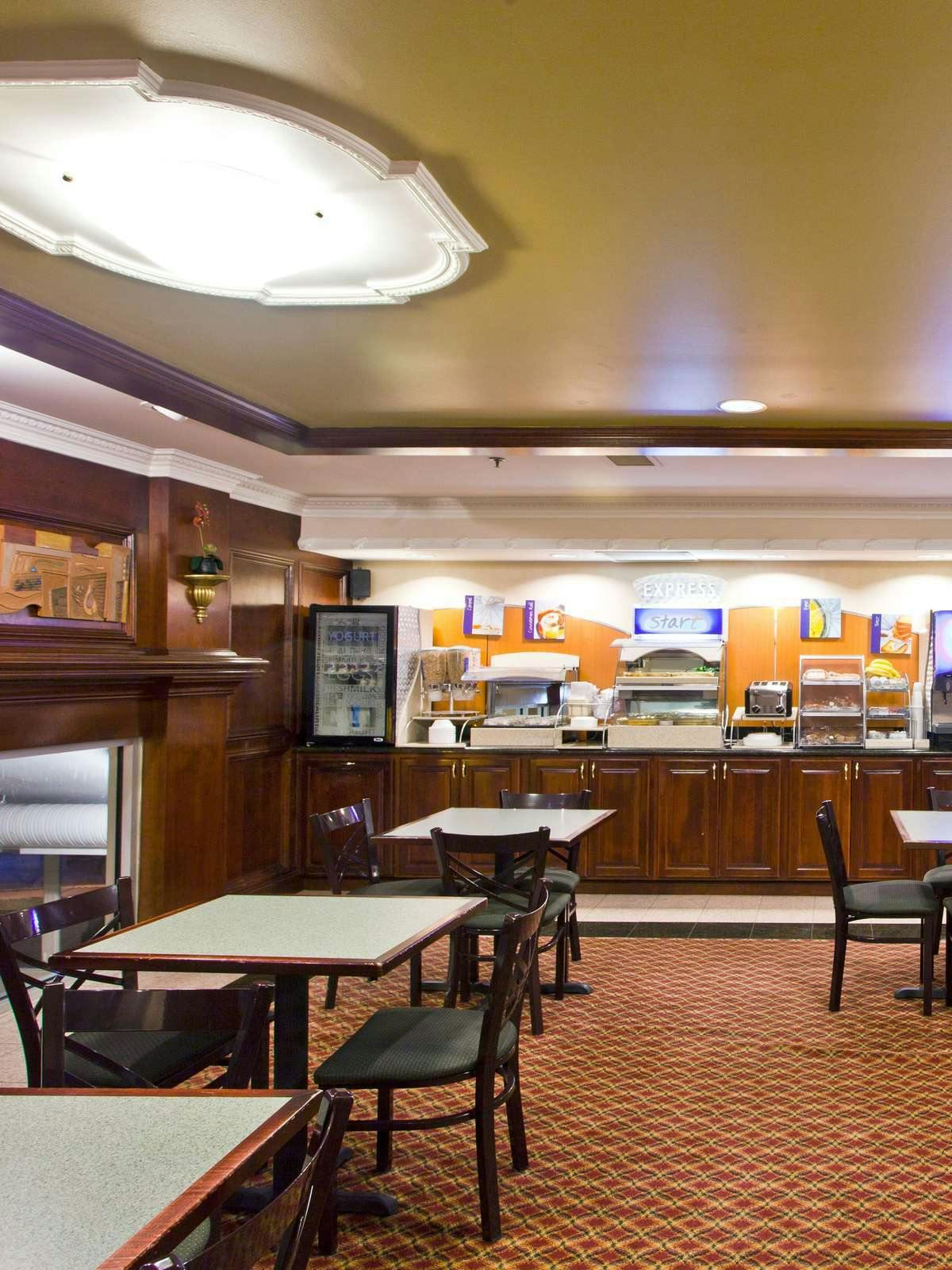 Hotel Holiday Inn Express Hotel & Suites Waterford photo 5