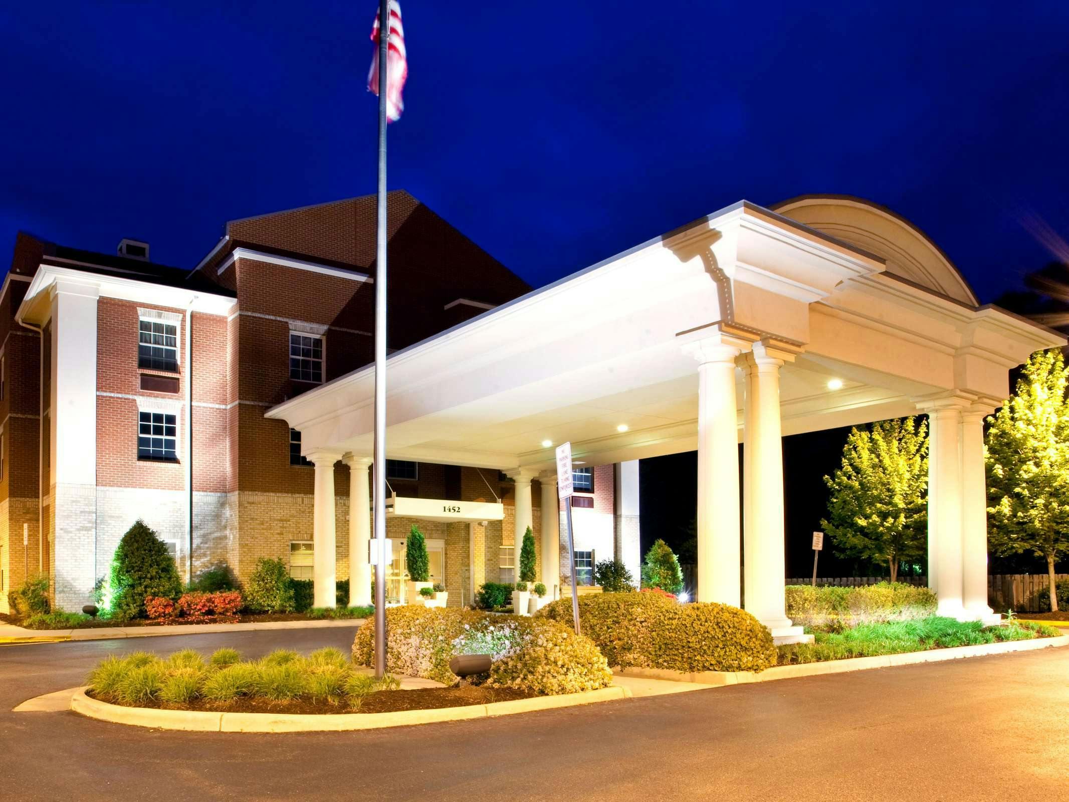 Hotel Holiday Inn Express & Suites Williamsburg photo 1