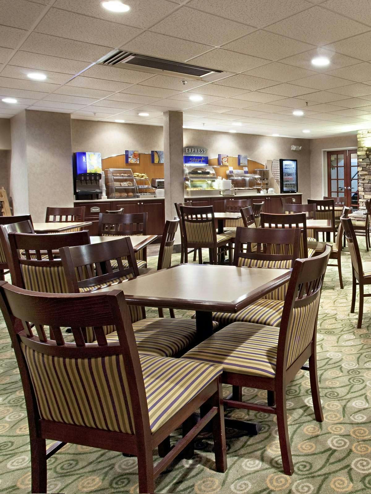 Hotel Holiday Inn Express Hotel & Suites Wheat Ridge photo 4