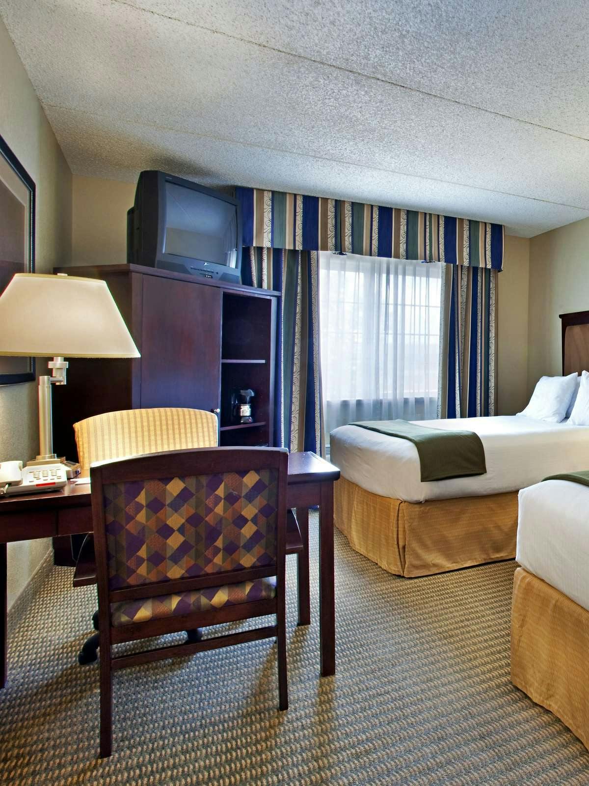 Hotel Holiday Inn Express Hotel & Suites Wheat Ridge photo 2