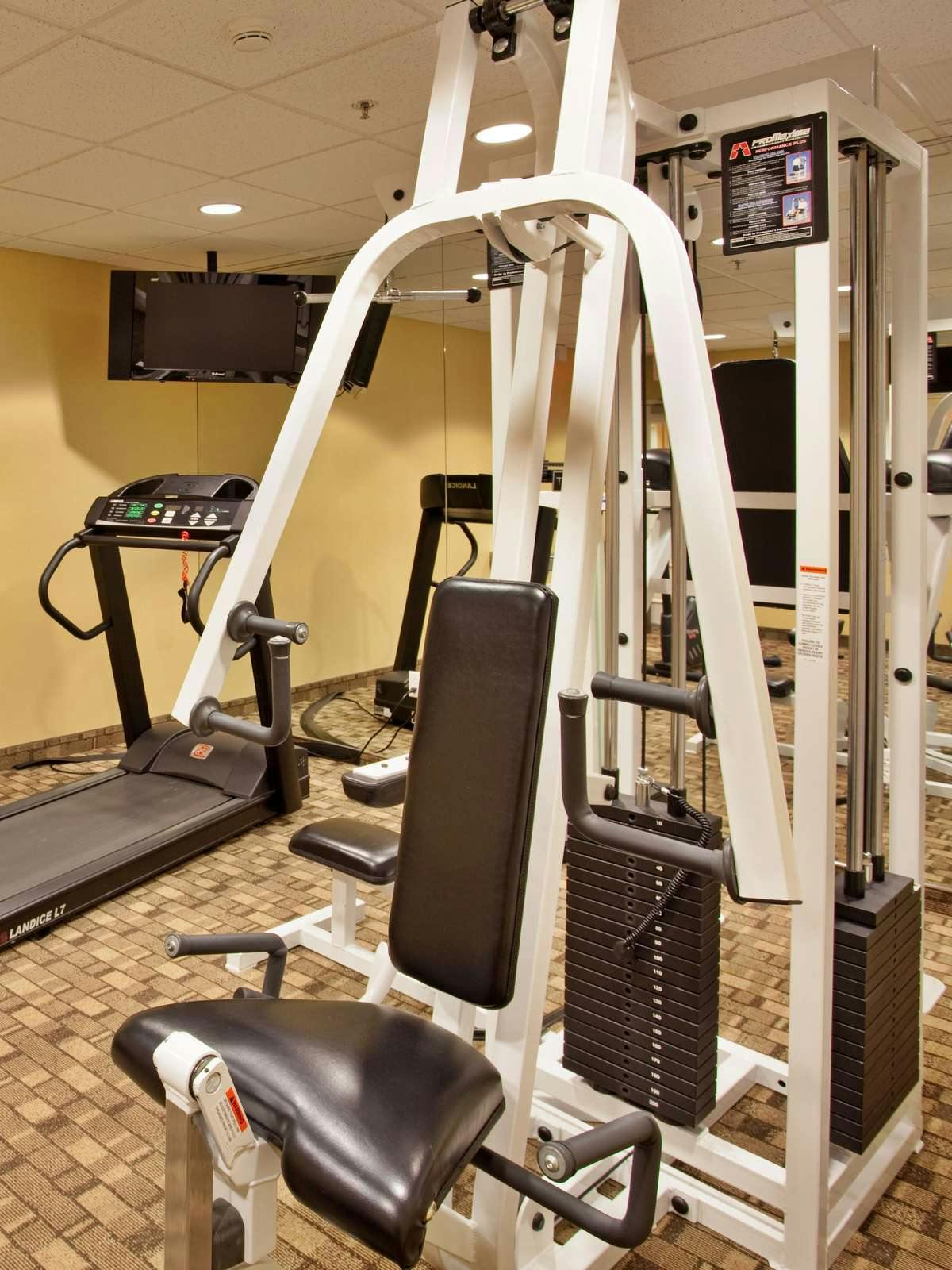 Hotel Holiday Inn Express Hotel & Suites Wichita Airport photo 5