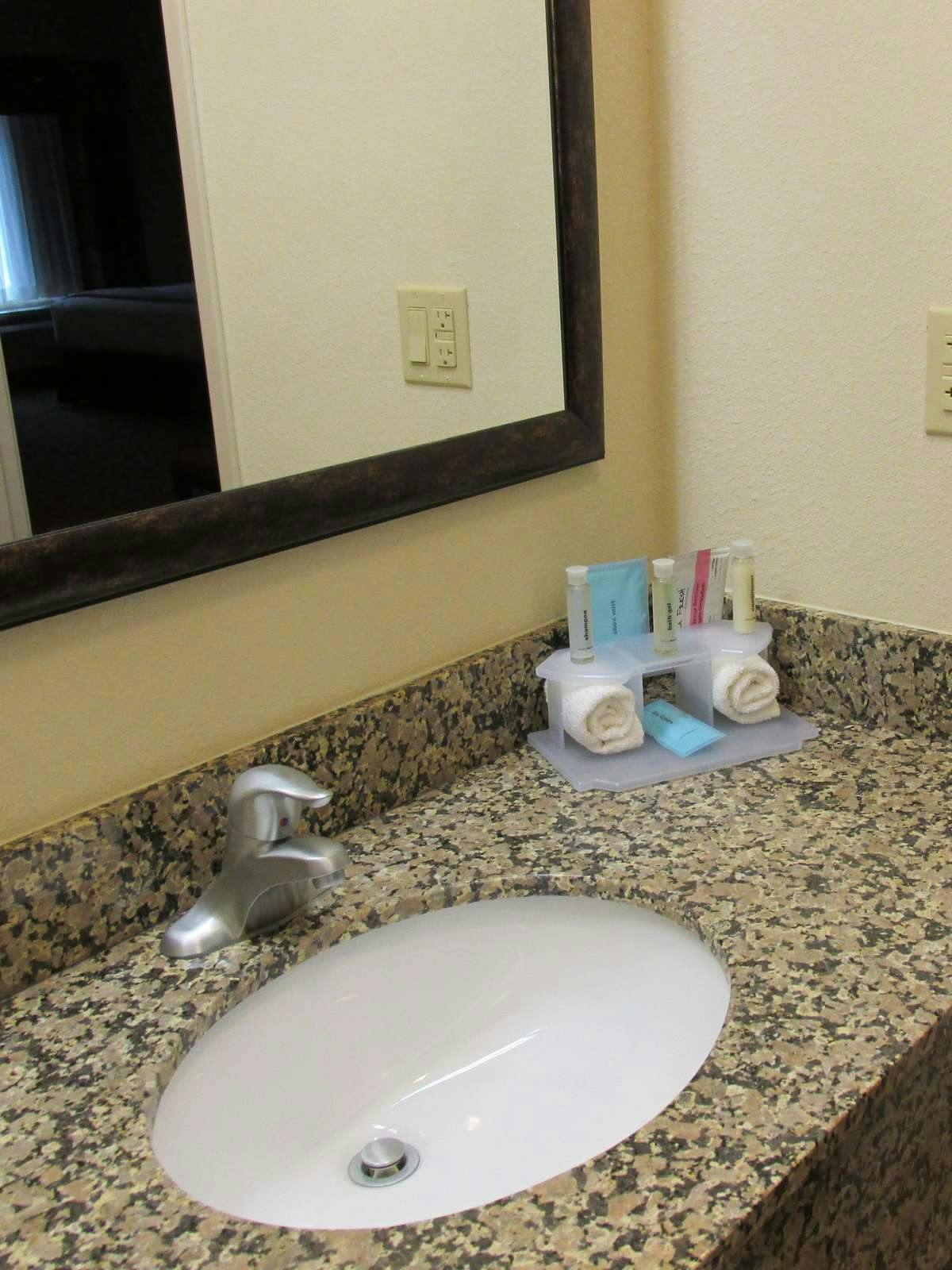 Hotel Holiday Inn Express Hotel & Suites Wheeling photo 1