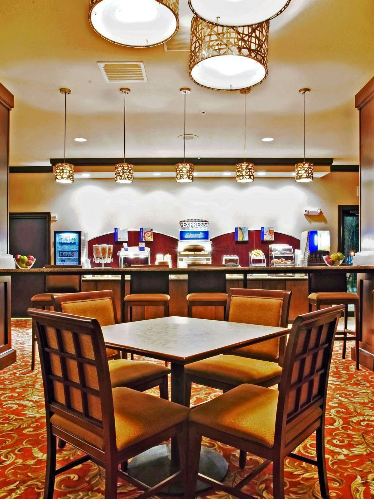 Hotel Holiday Inn Express Hotel & Suites Wichita Falls photo 5