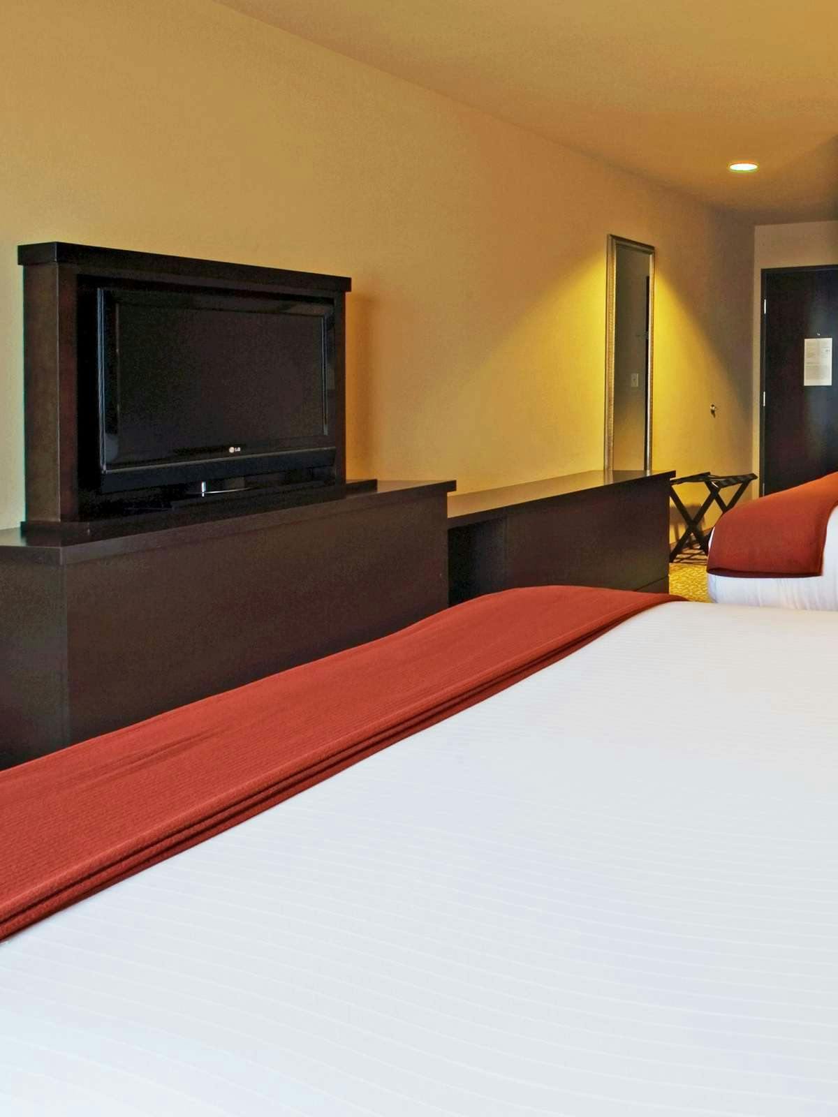 Hotel Holiday Inn Express Hotel & Suites Wichita Falls photo 2
