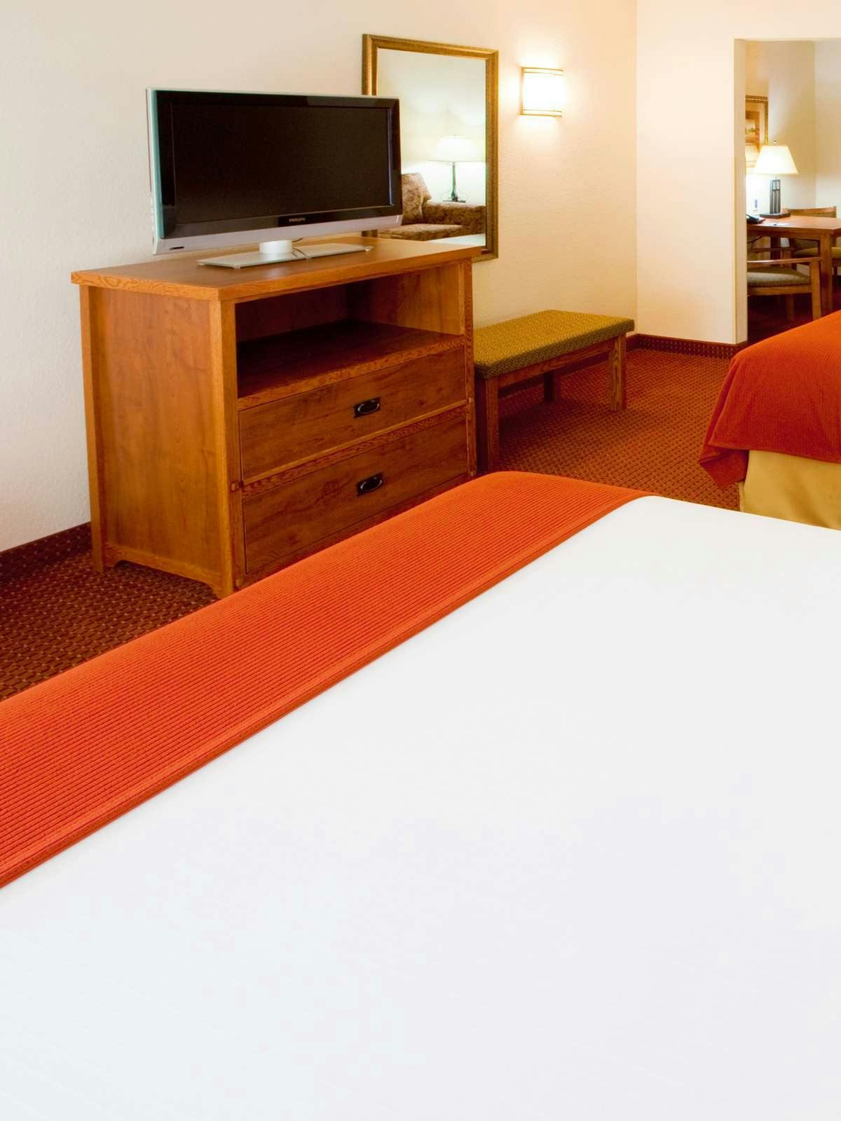 Hotel Holiday Inn Express Hotel & Suites Weston photo 2