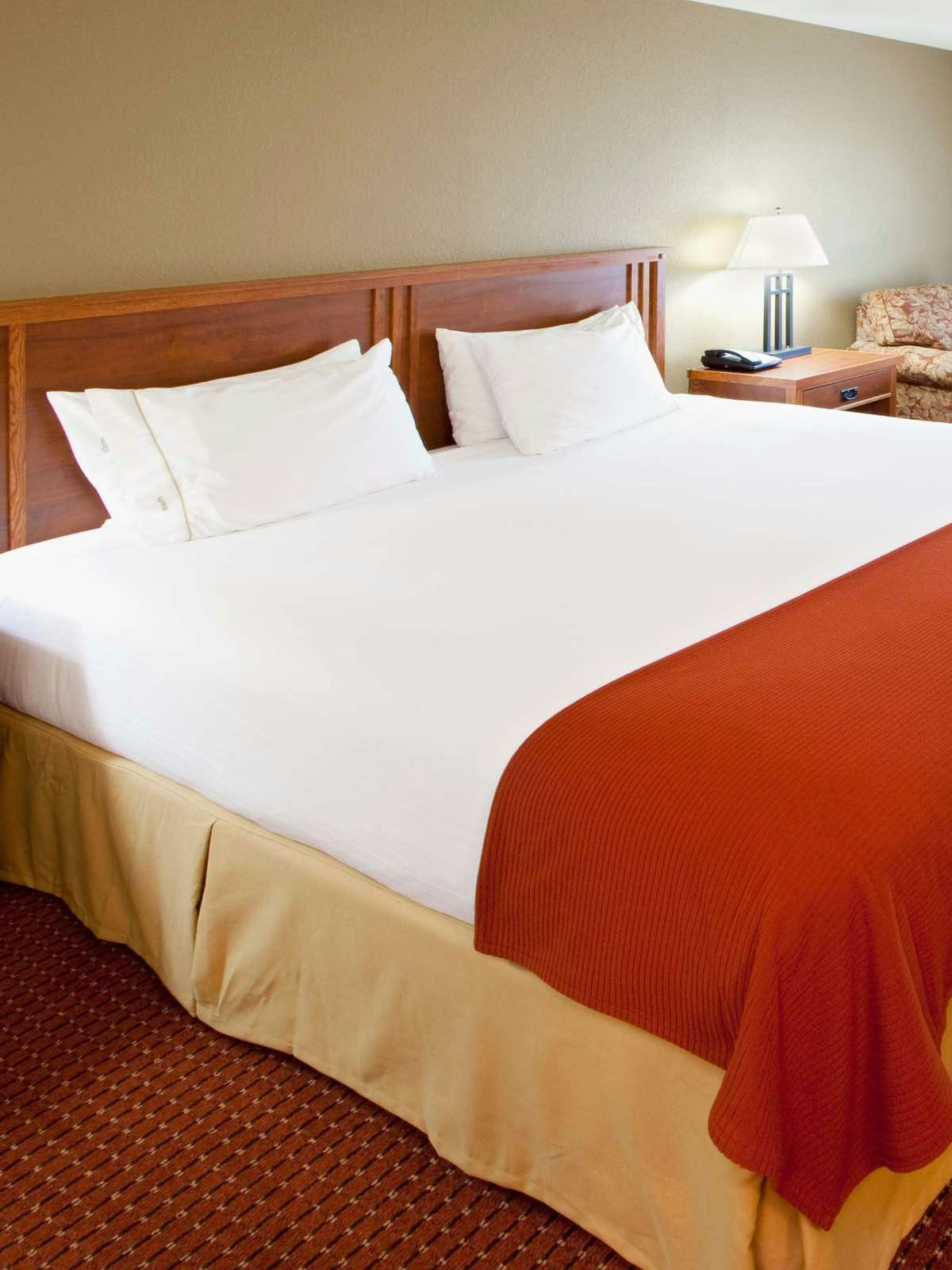 Hotel Holiday Inn Express Hotel & Suites Weston photo 1