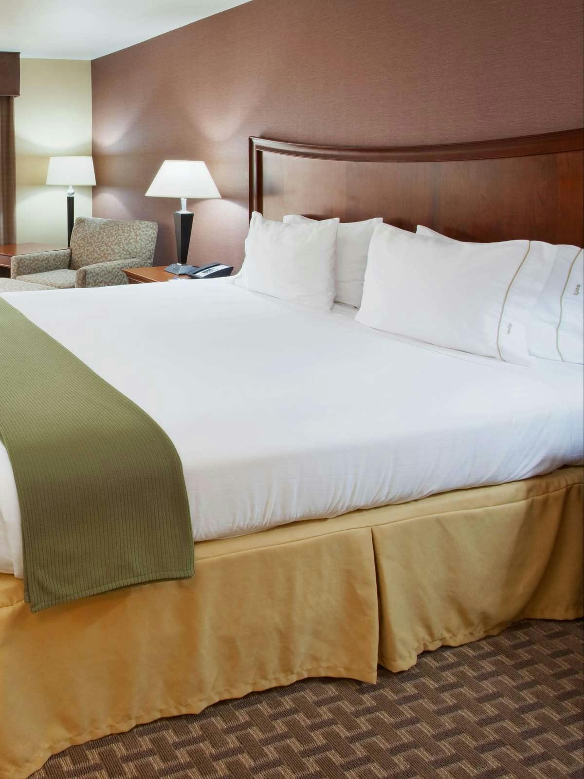 Hotel Holiday Inn Express Hotel & Suites Willows photo 1