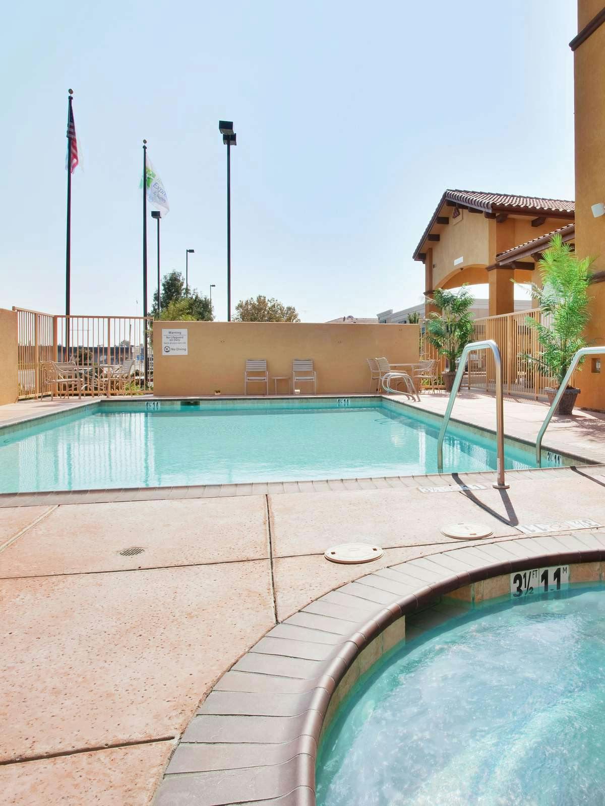 Hotel Holiday Inn Express Hotel & Suites Willows photo 5