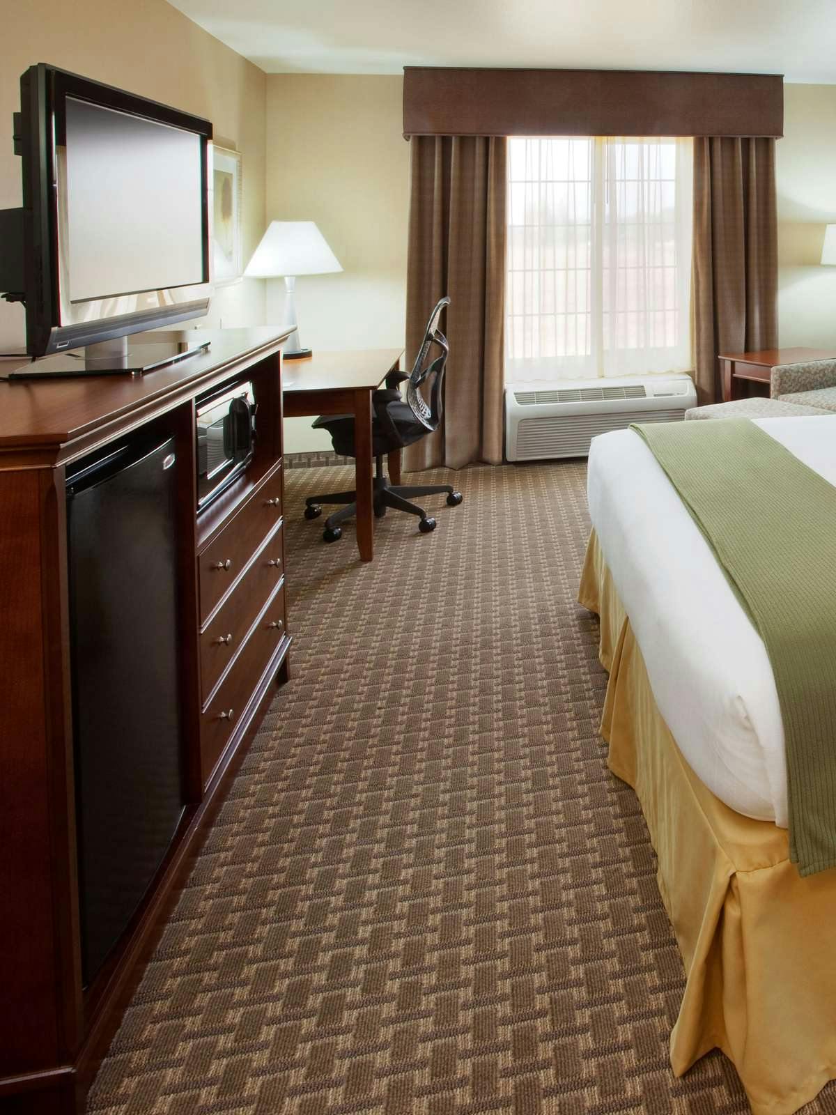 Hotel Holiday Inn Express Hotel & Suites Willows photo 2