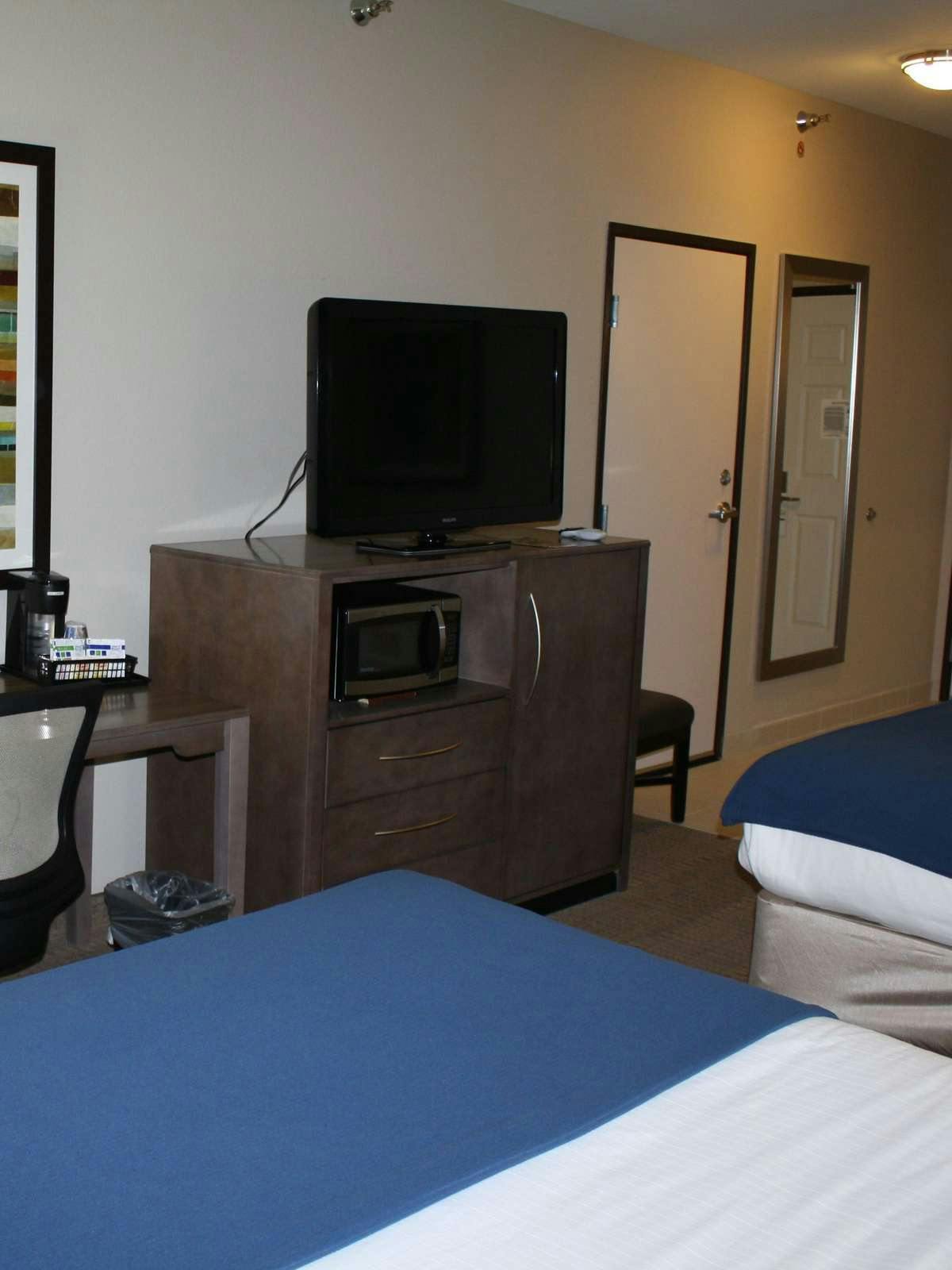 Hotel Holiday Inn Express Hotel & Suites Wichita Northeast photo 3