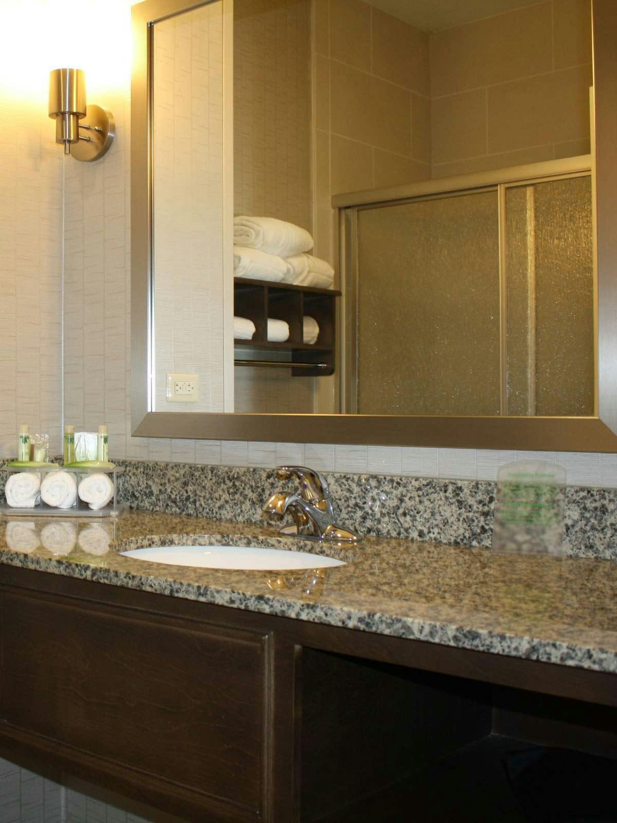 Hotel Holiday Inn Express Hotel & Suites Wichita Northeast photo 2