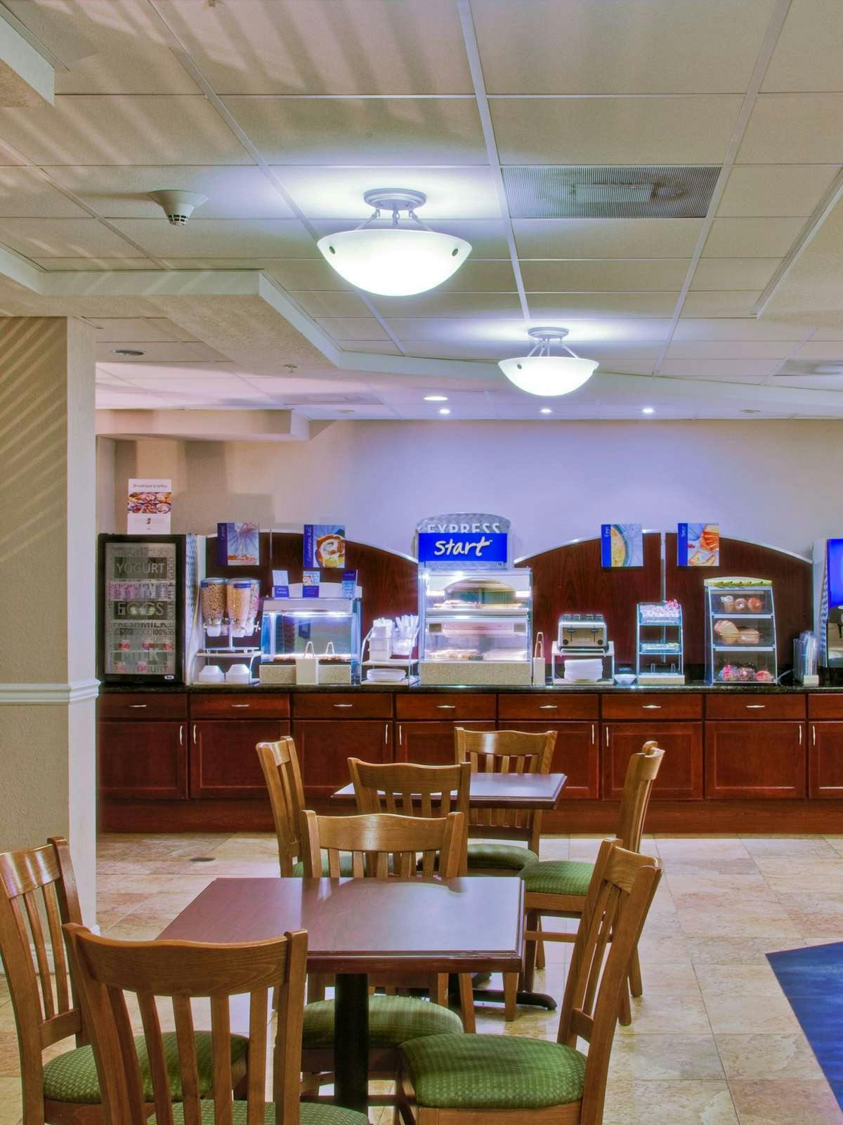 Hotel Holiday Inn Express Hotel & Suites West Palm Beach photo 5