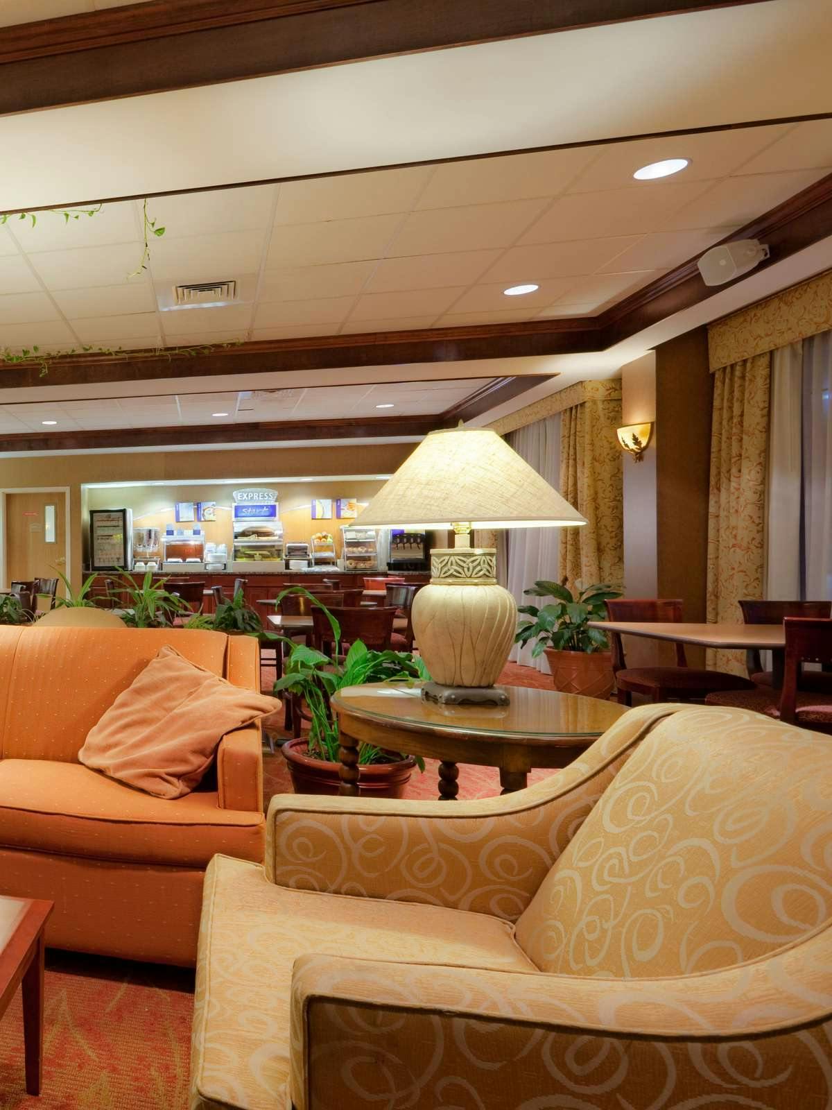 Hotel Holiday Inn Express Hotel & Suites Woonsocket photo 5