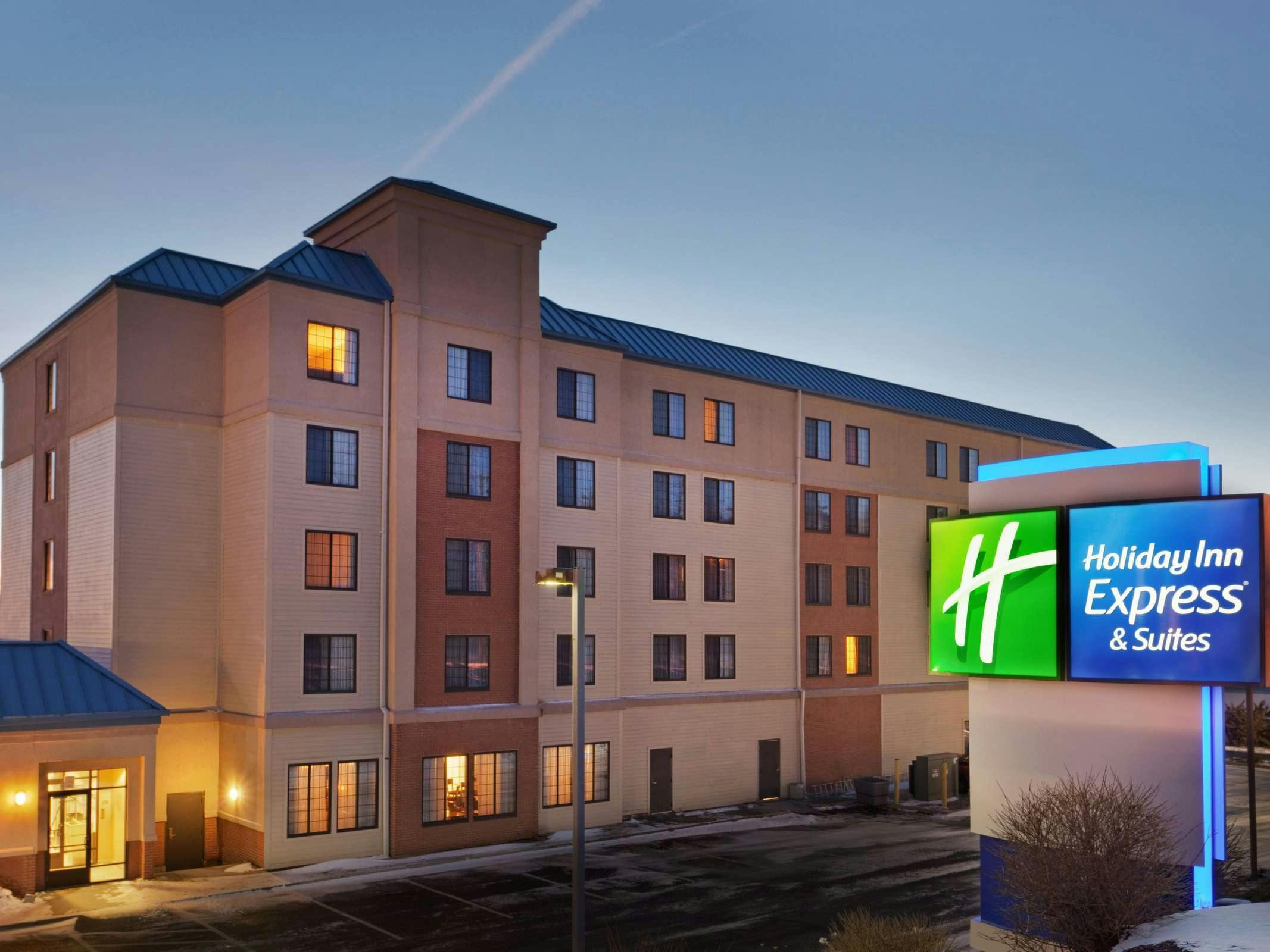 Holiday Inn Express Hotel & Suites Woonsocket