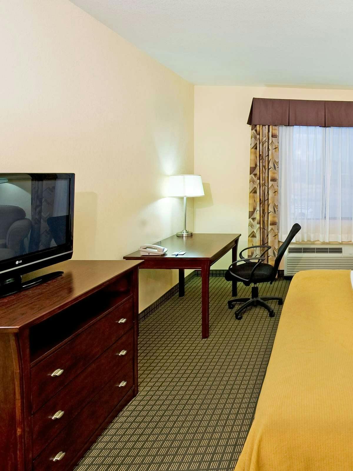 Hotel Holiday Inn Express Hotel & Suites Willcox photo 2