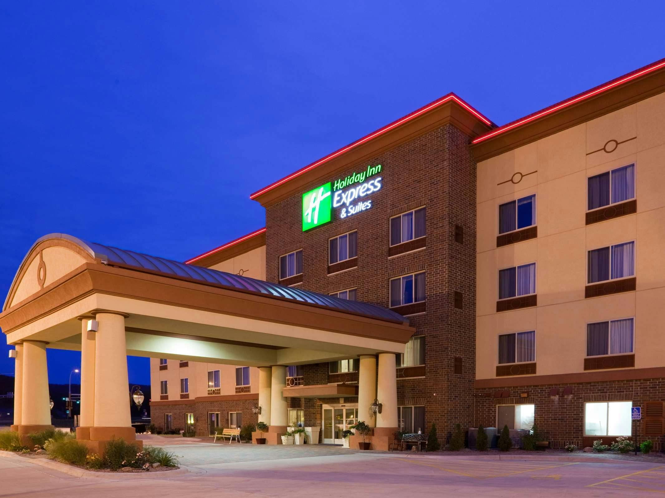 Holiday Inn Express Hotel & Suites Winona