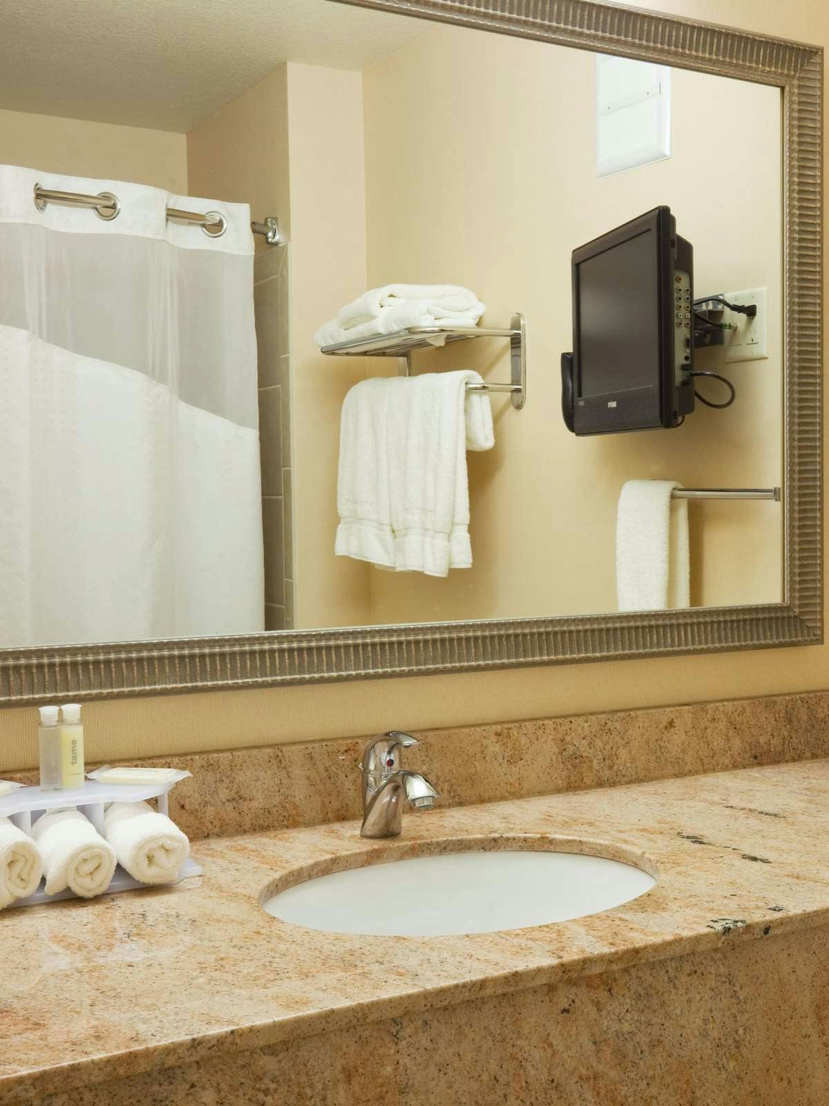 Hotel Holiday Inn Express Hotel & Suites Winona photo 3