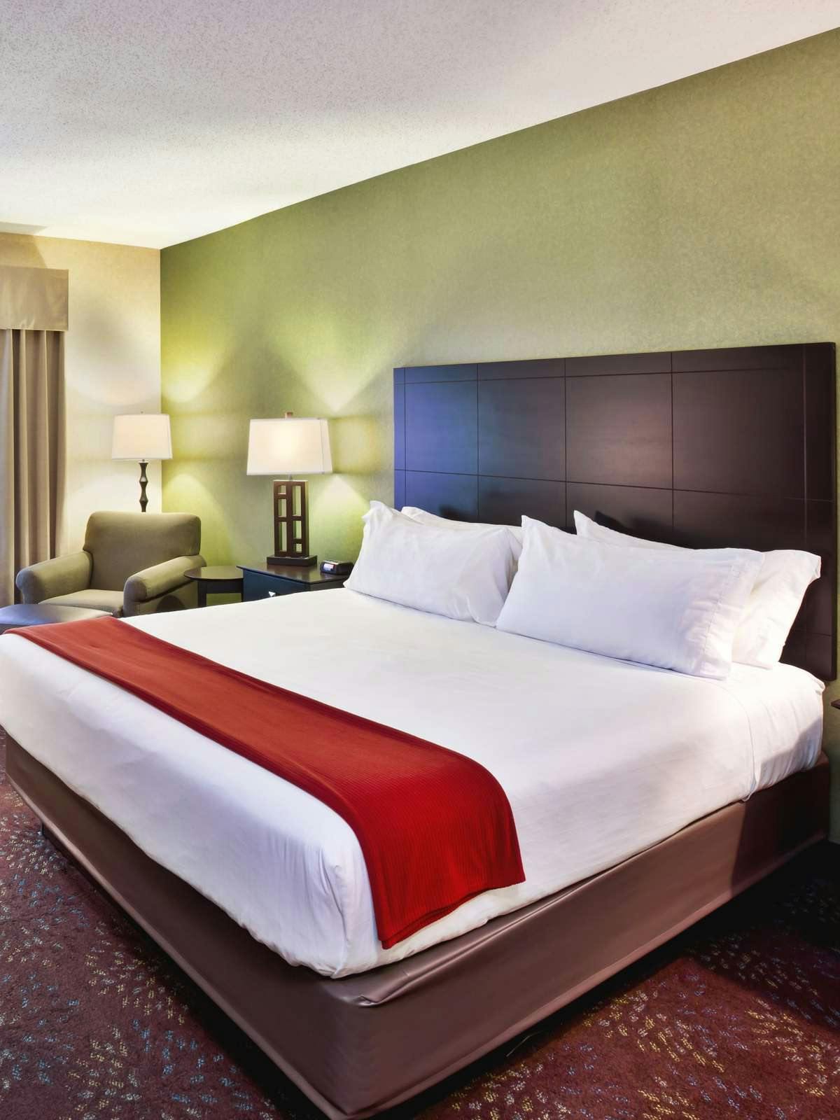 Hotel Holiday Inn Express Hotel & Suites Woodhaven photo 1