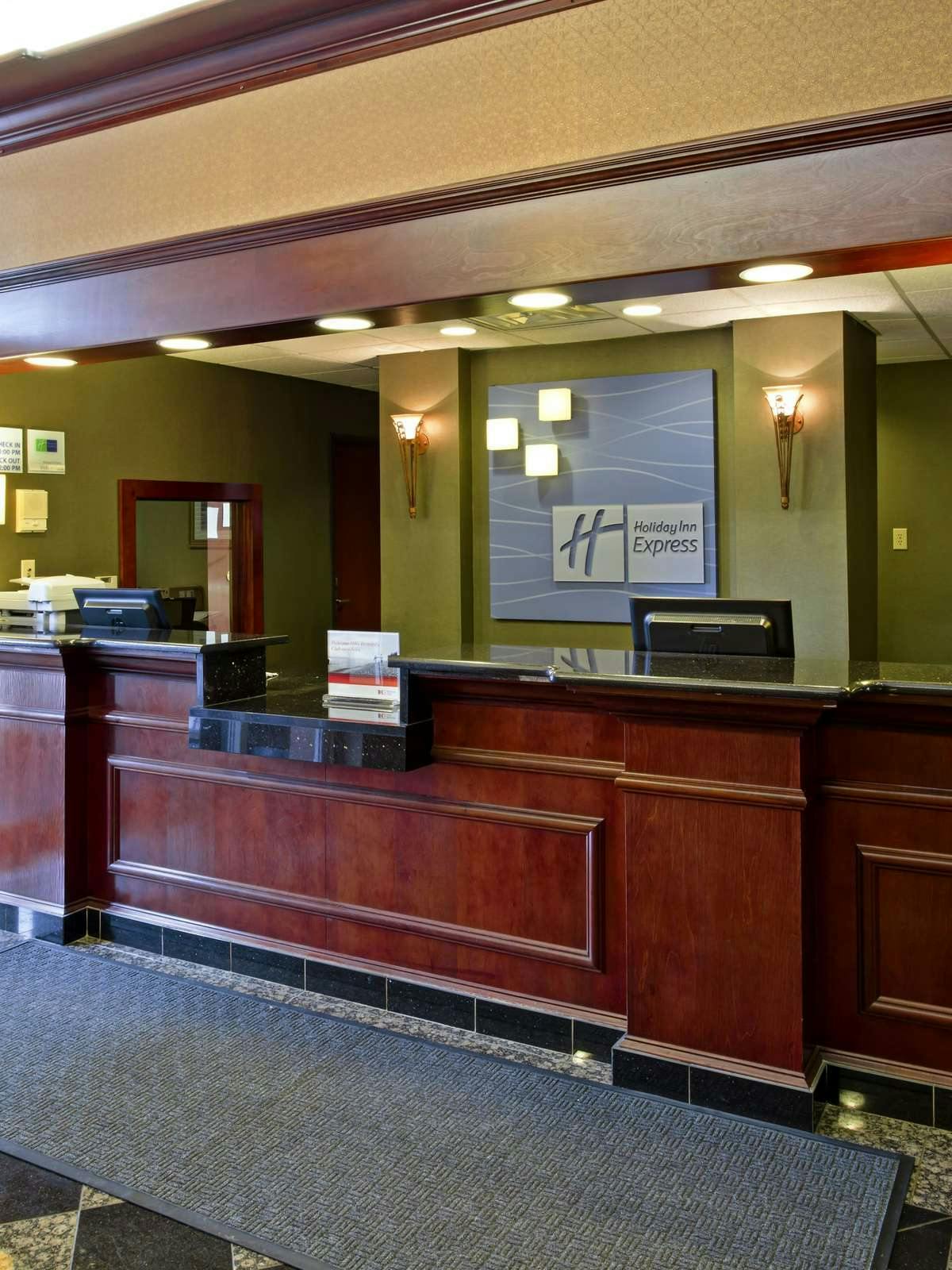 Hotel Holiday Inn Express Hotel & Suites Woodhaven photo 5