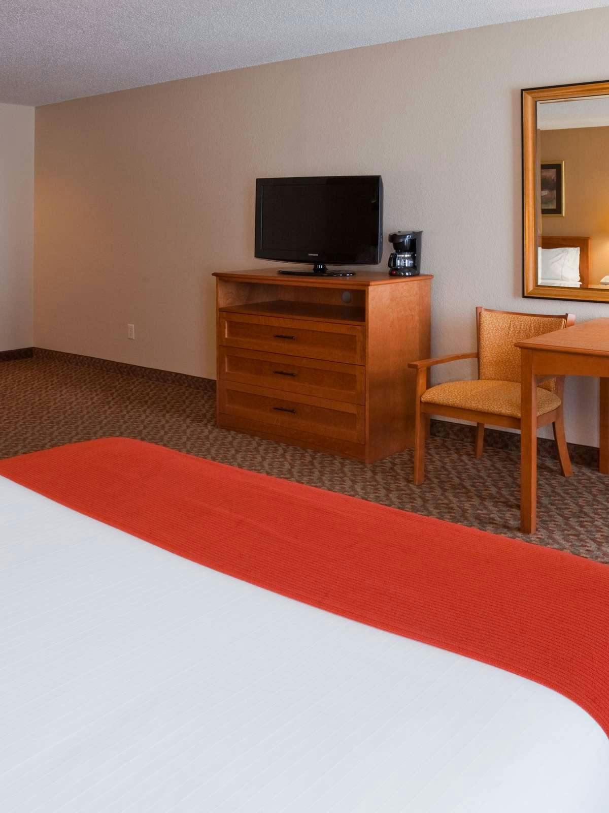 Hotel Holiday Inn Express Hotel & Suites Worthington photo 2