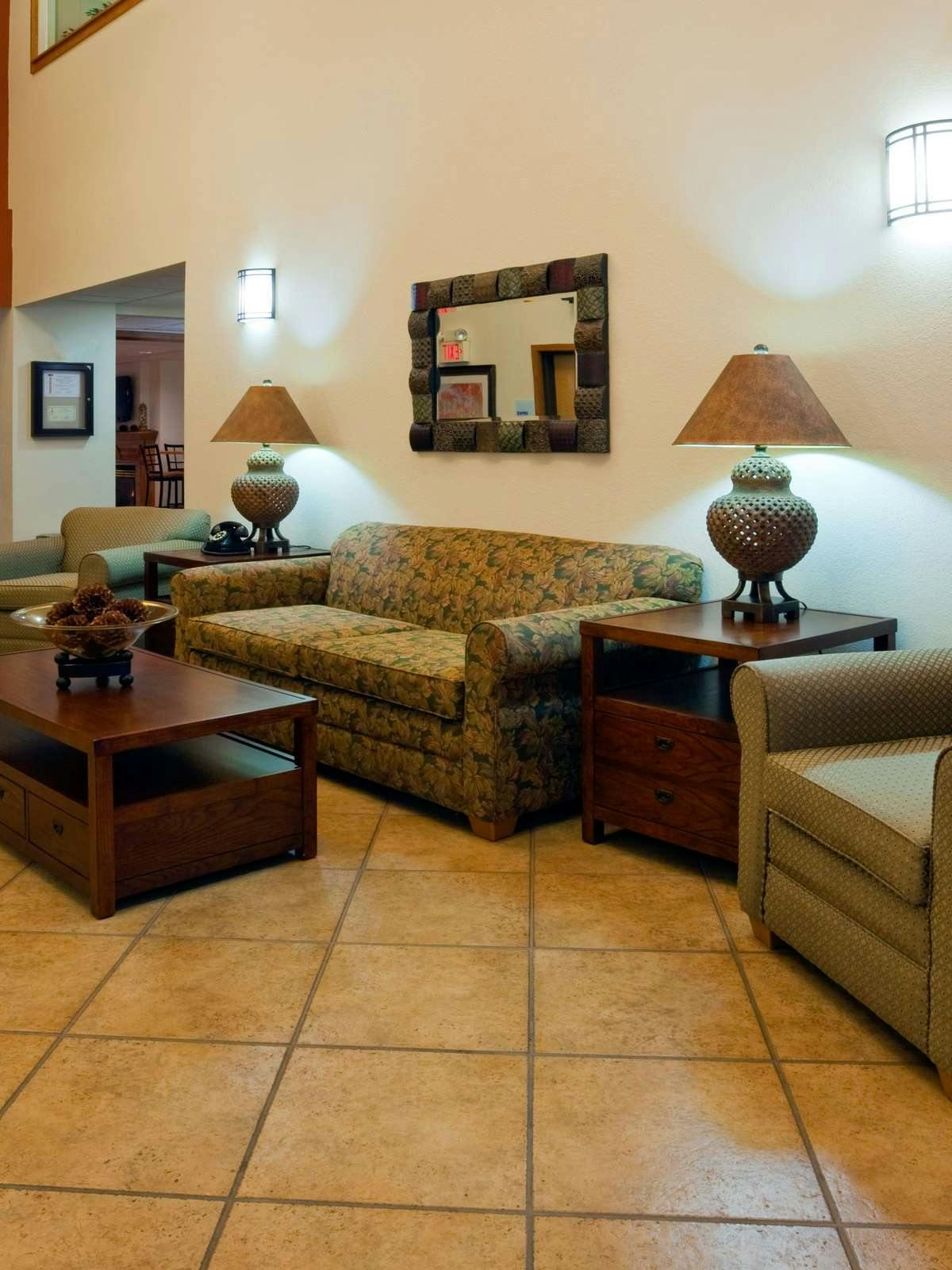 Hotel Holiday Inn Express Hotel & Suites Worthington photo 3