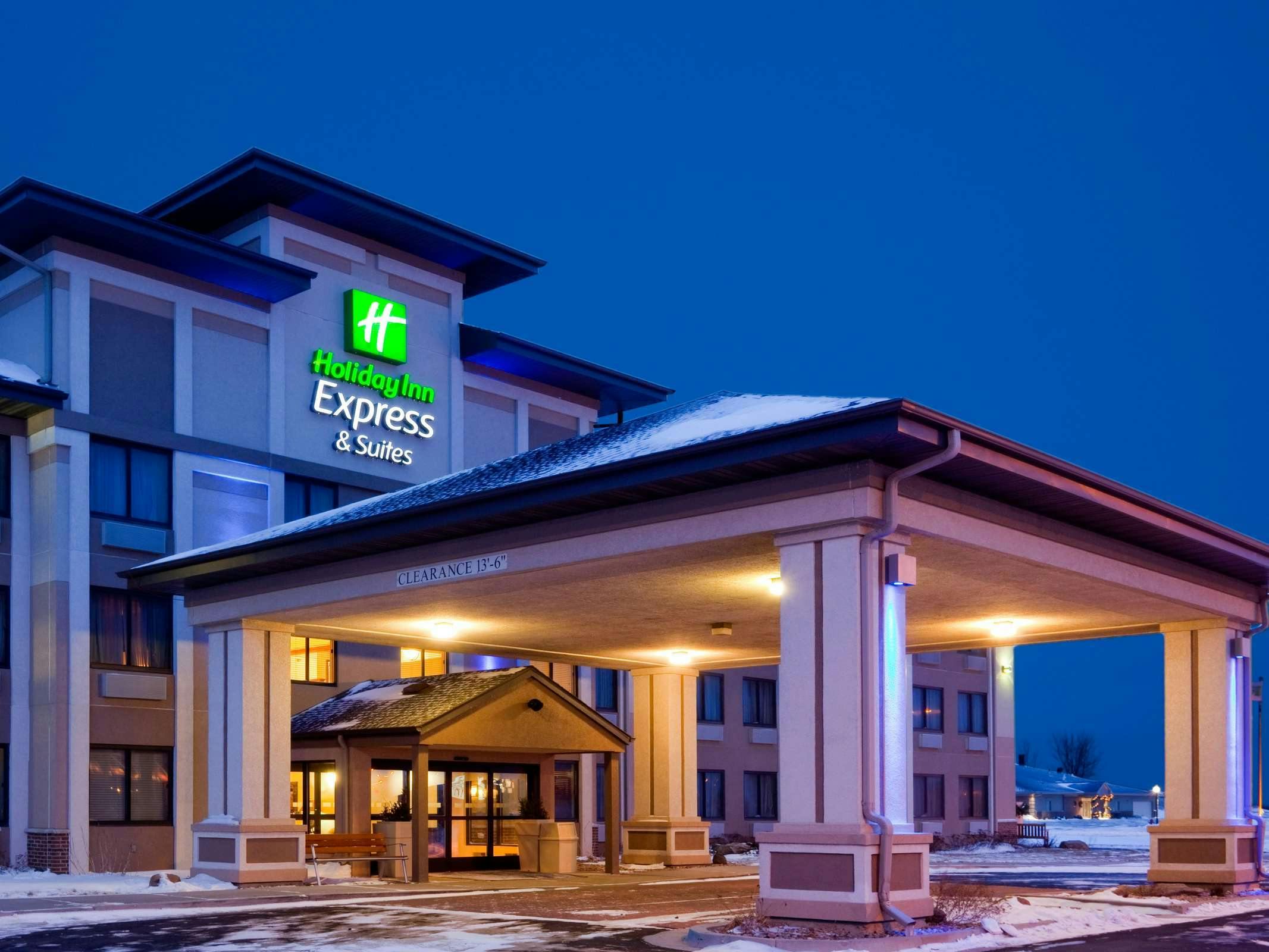 Holiday Inn Express Hotel & Suites Worthington