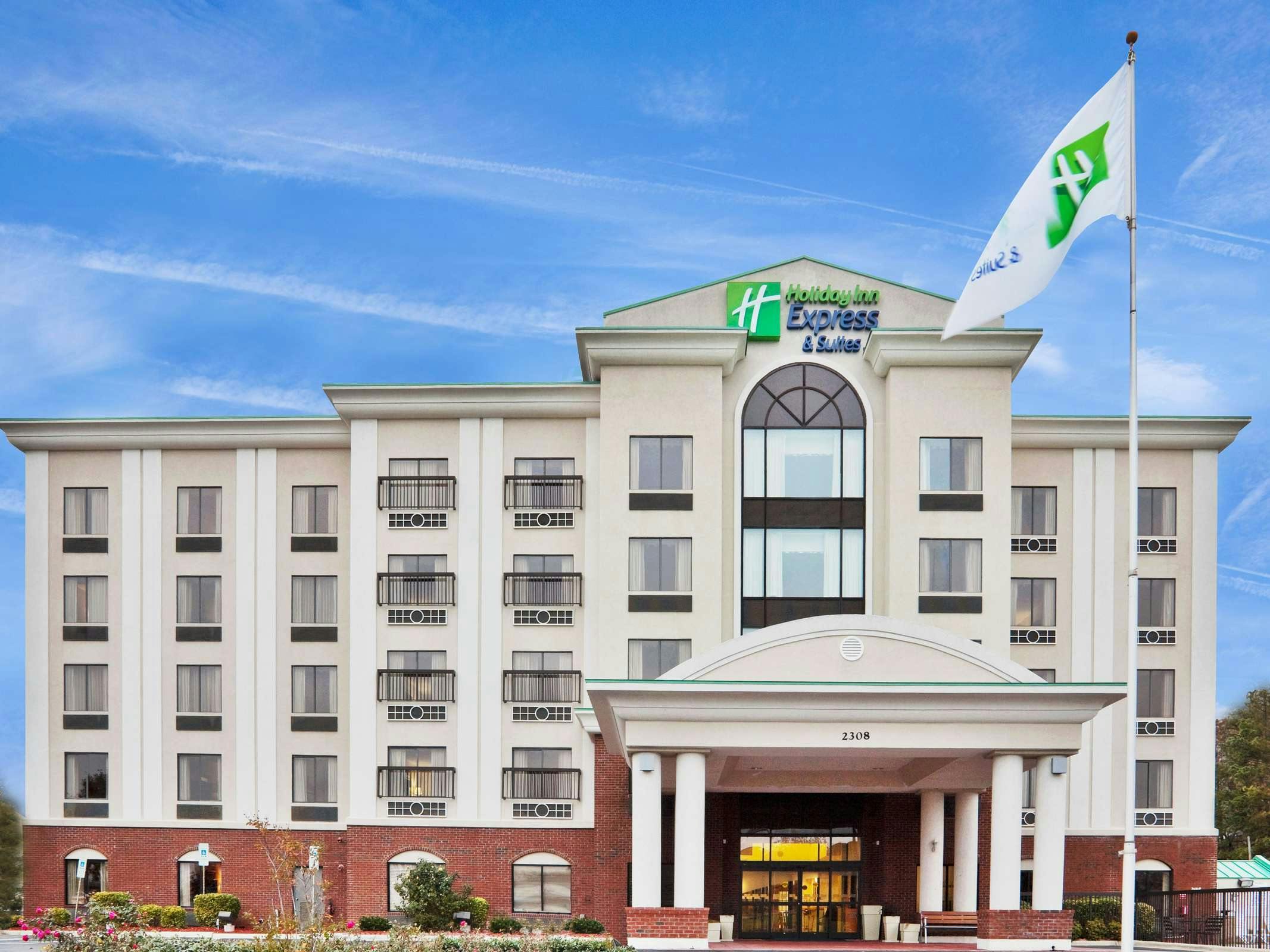 Holiday Inn Express Hotel & Suites Wilson Downtown