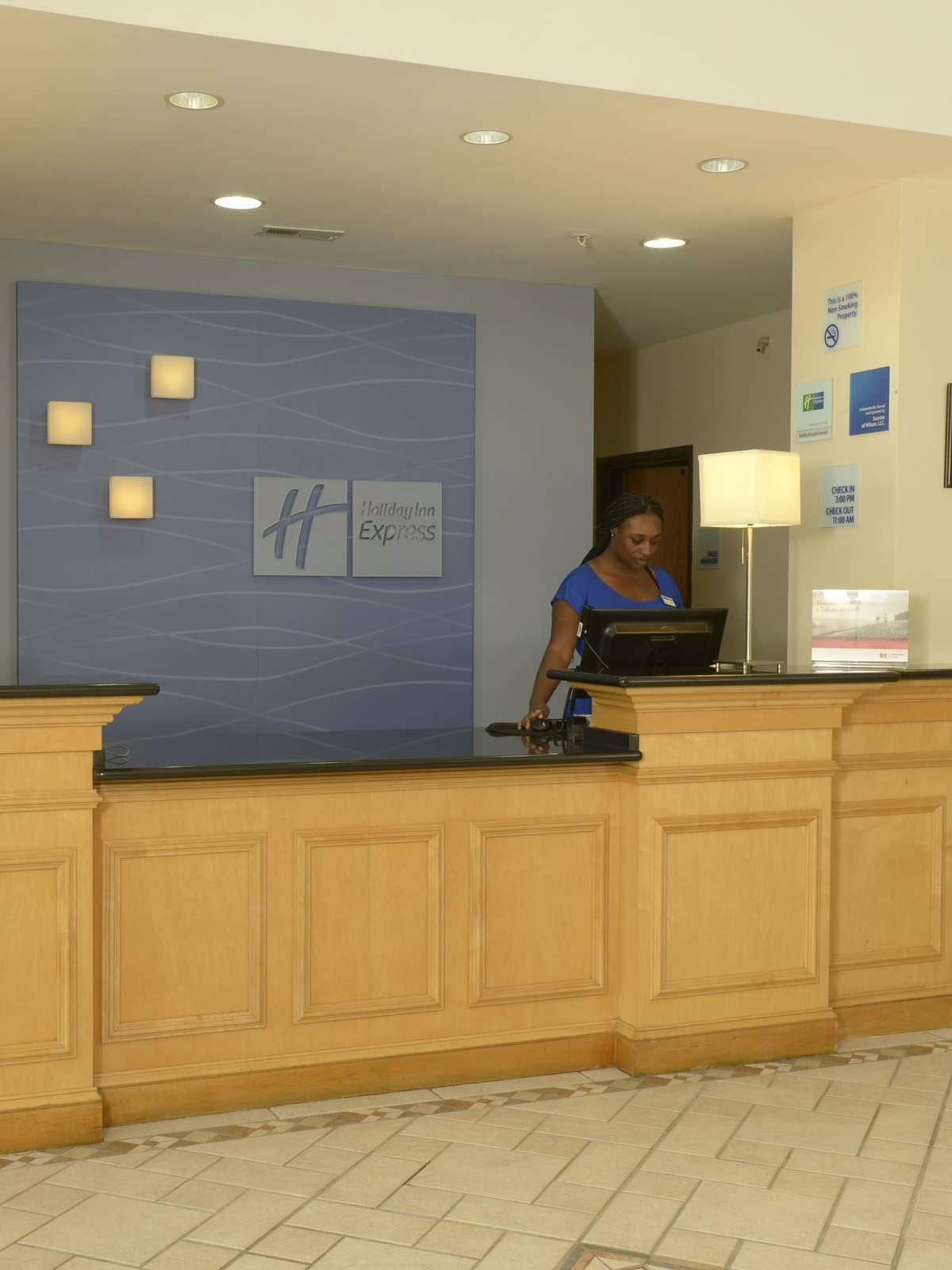 Hotel Holiday Inn Express Hotel & Suites Wilson Downtown photo 4