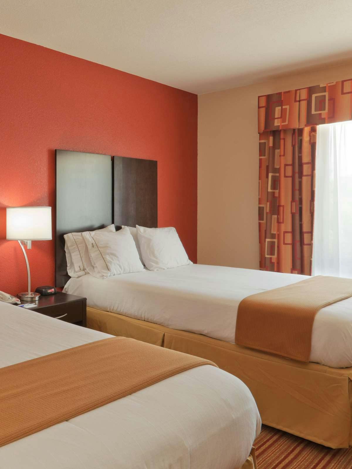 Hotel Holiday Inn Express Hotel & Suites Winona North photo 1