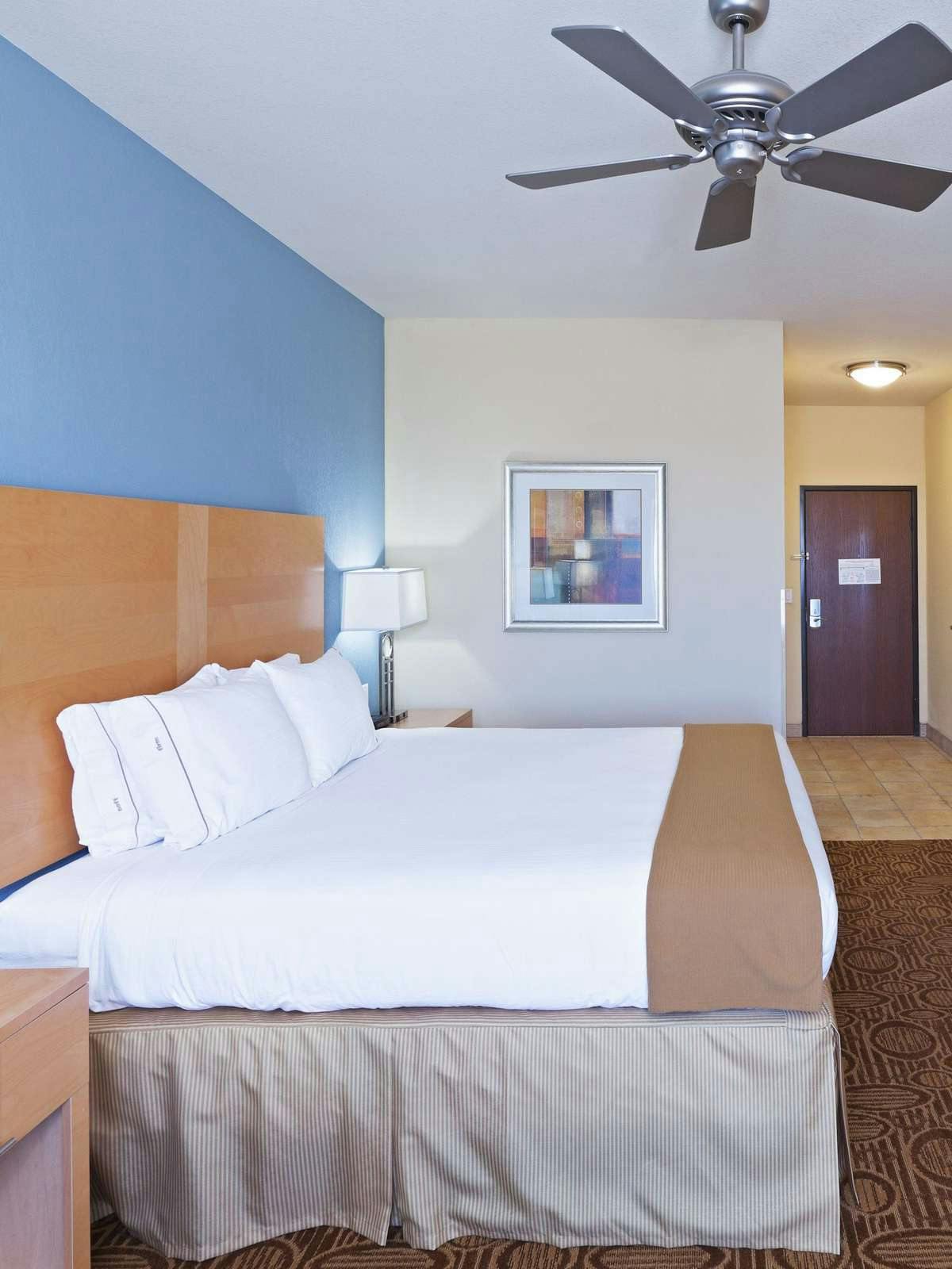 Hotel Holiday Inn Express Hotel & Suites Wolfforth photo 1